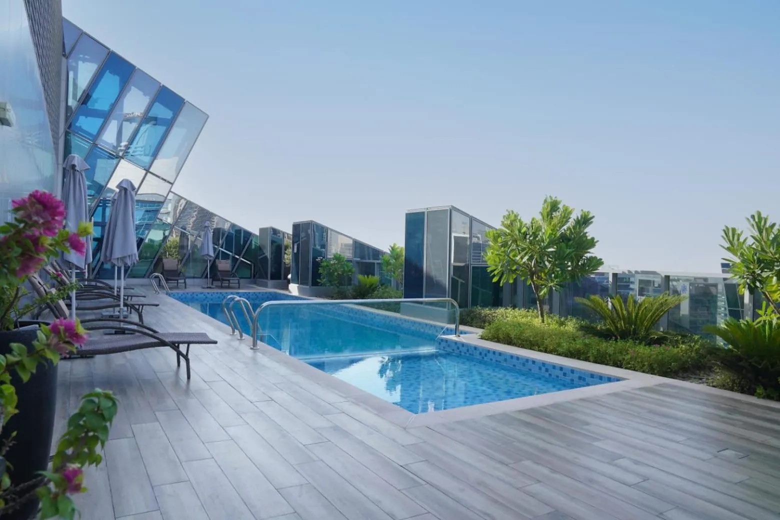 Swimming pool in Lusso Hometels J One Business Bay