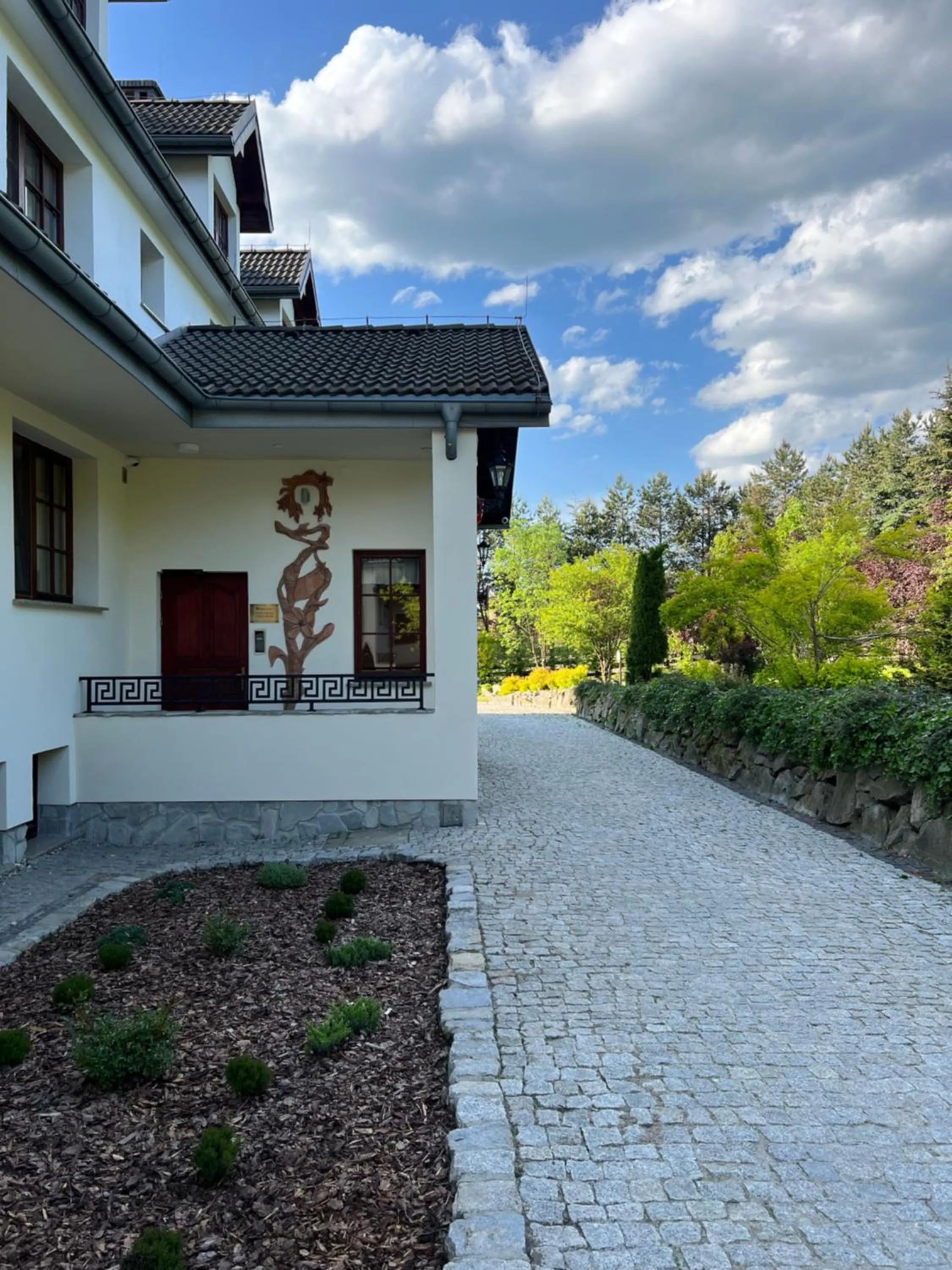 Property building in Końska Dolina