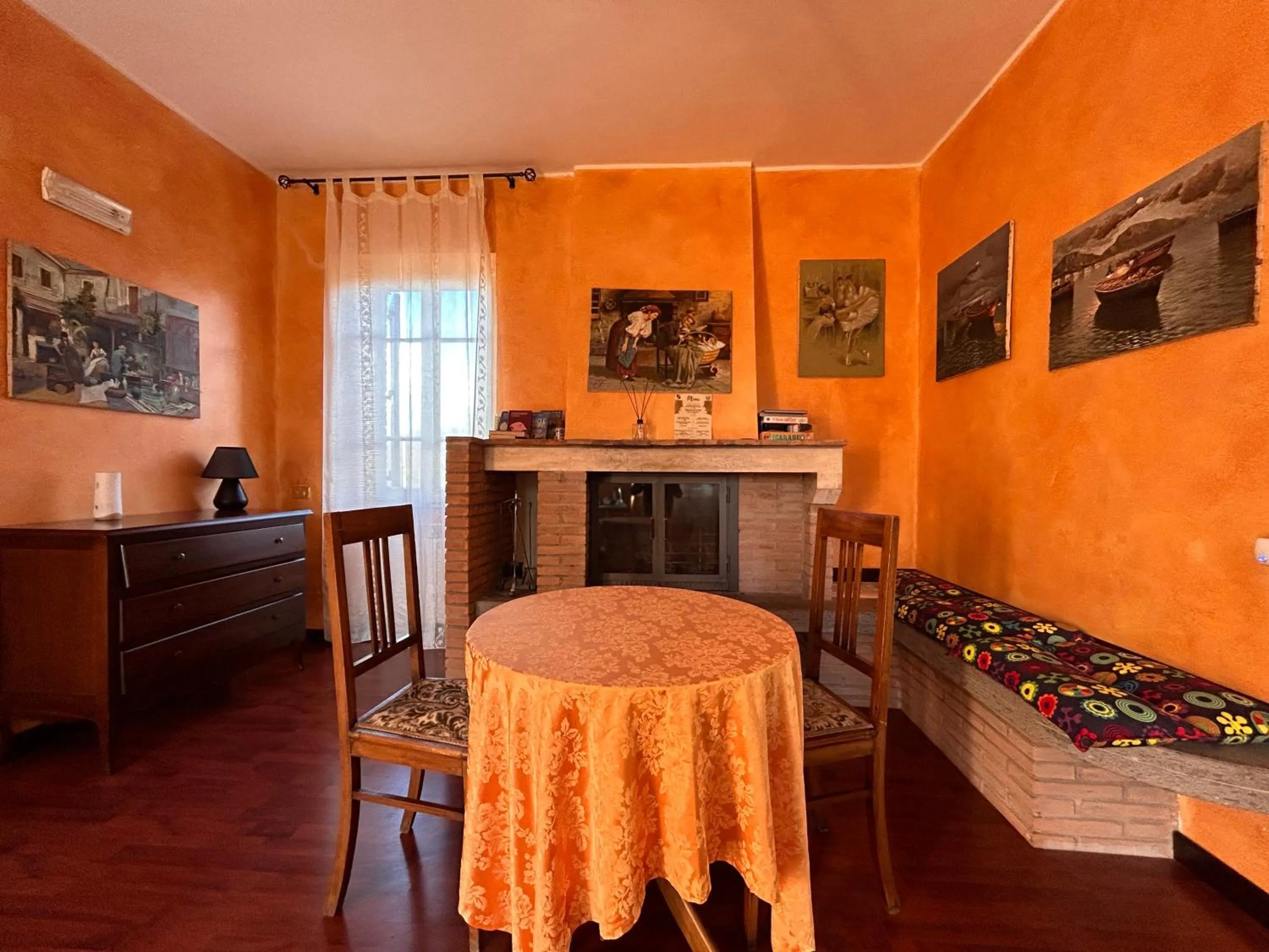 Dining Area in L'antico Granaio