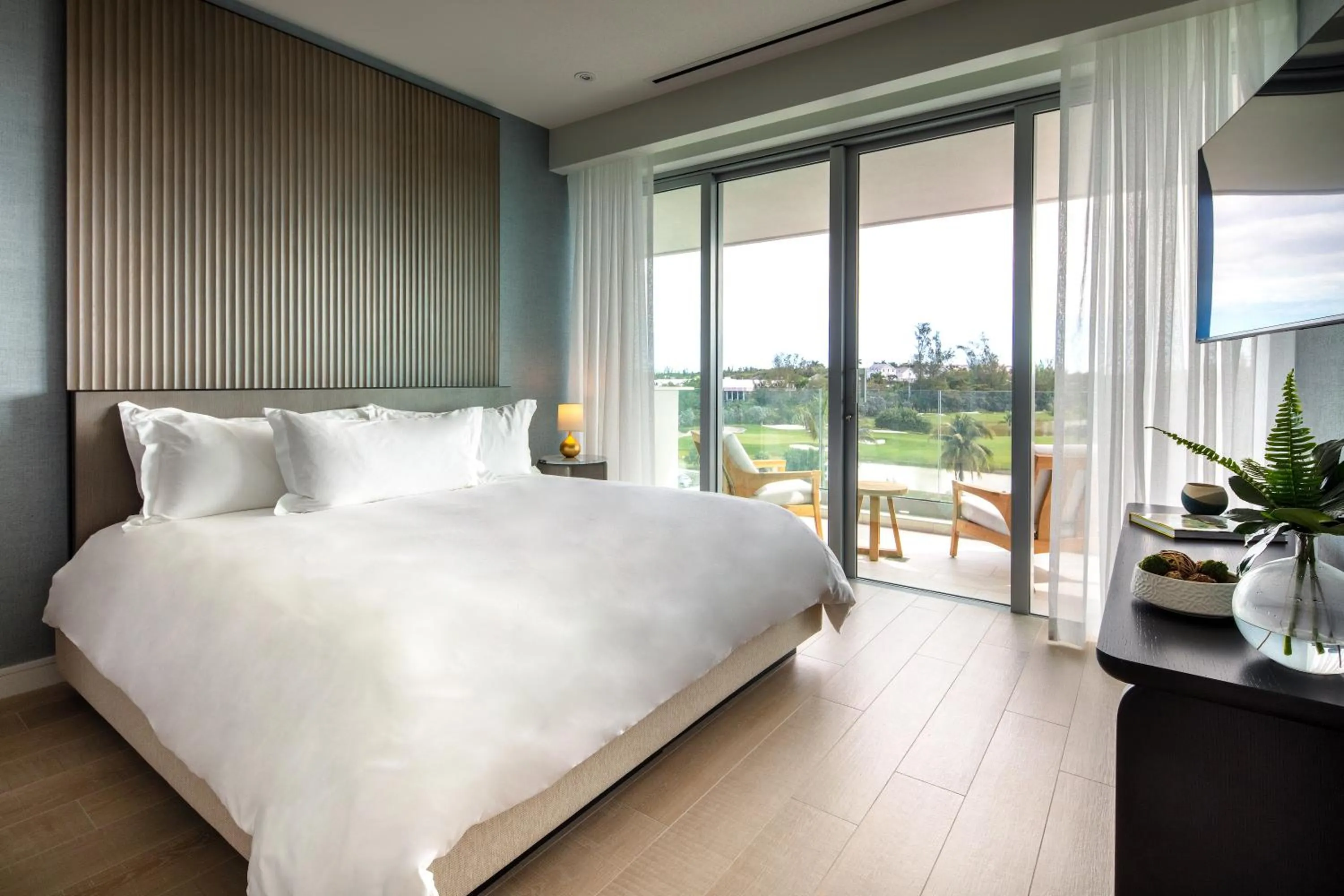 Balcony/Terrace, Bed in Goldwynn Resort & Residences