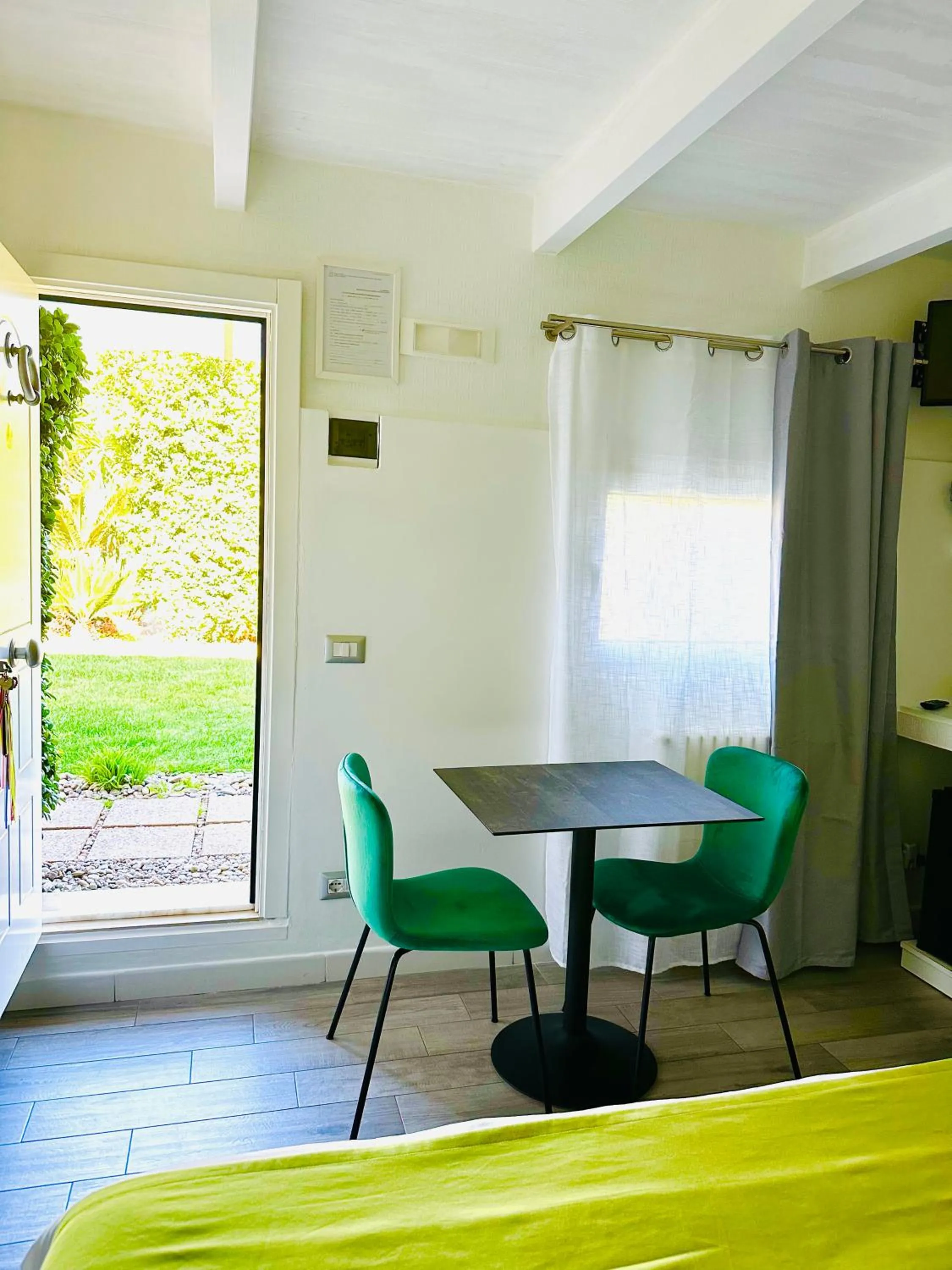 Photo of the whole room in La Casa