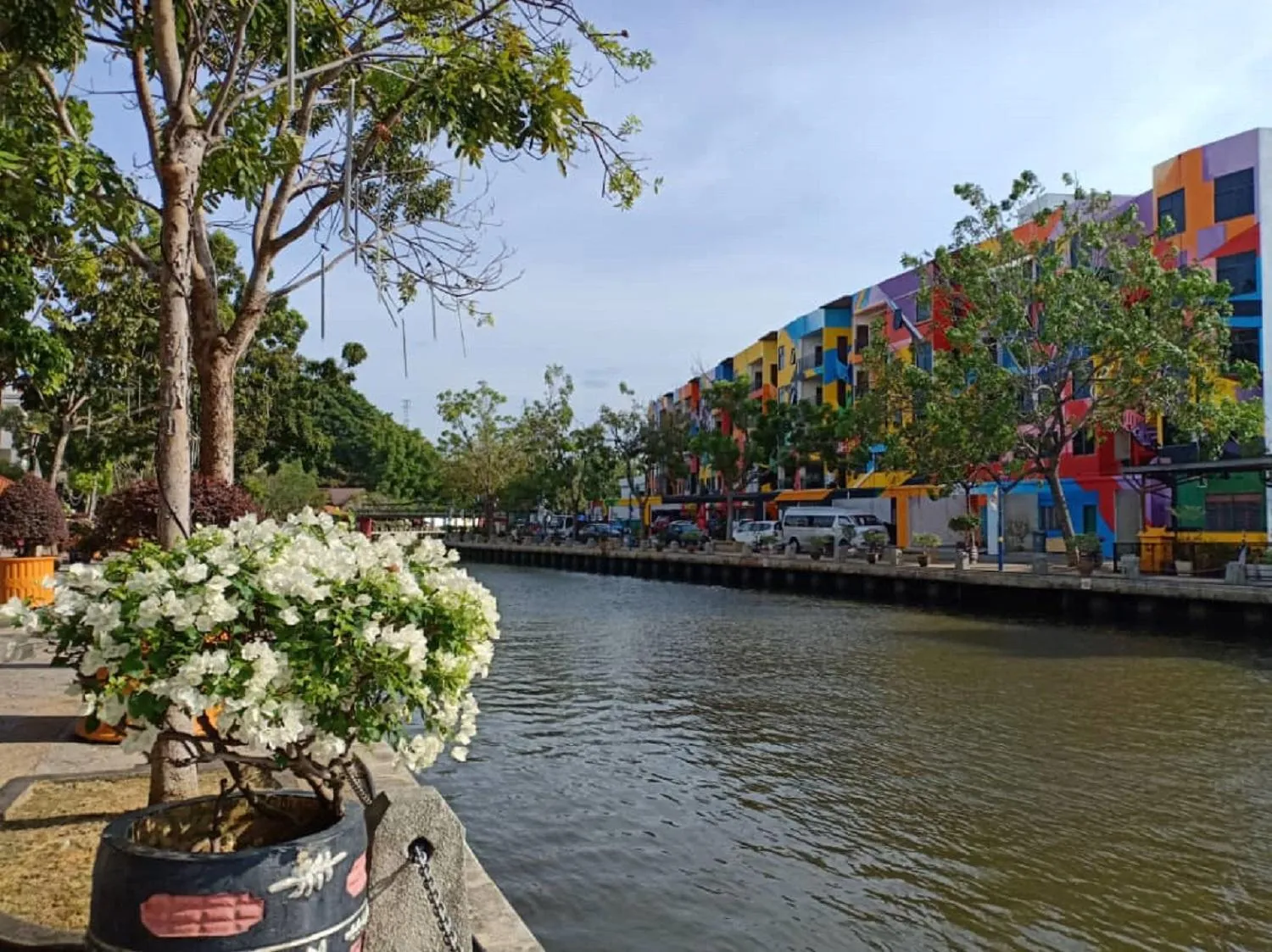 Text overlay in 906 Riverside Hotel Malacca