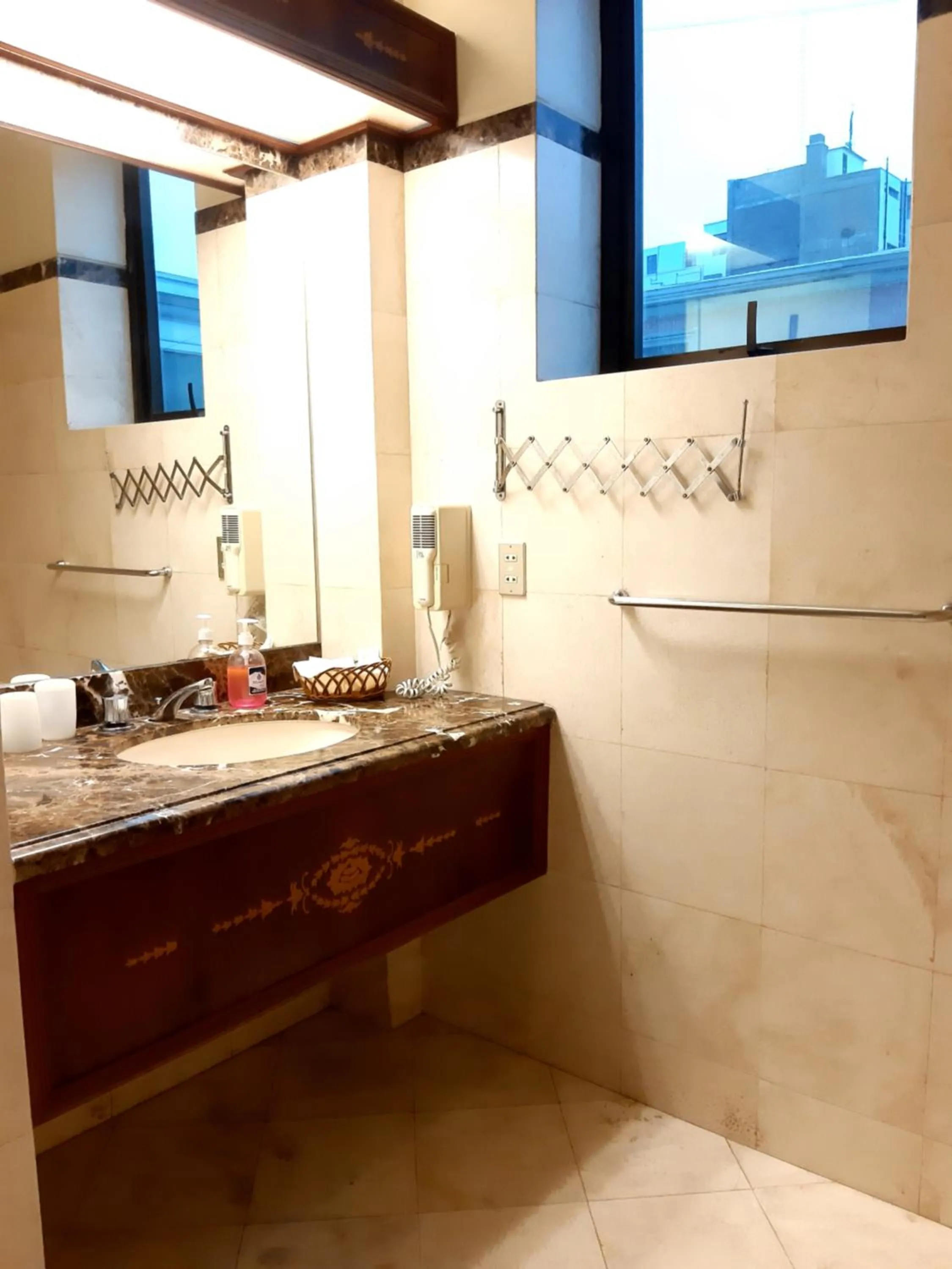 Bathroom in Hotel MAURY