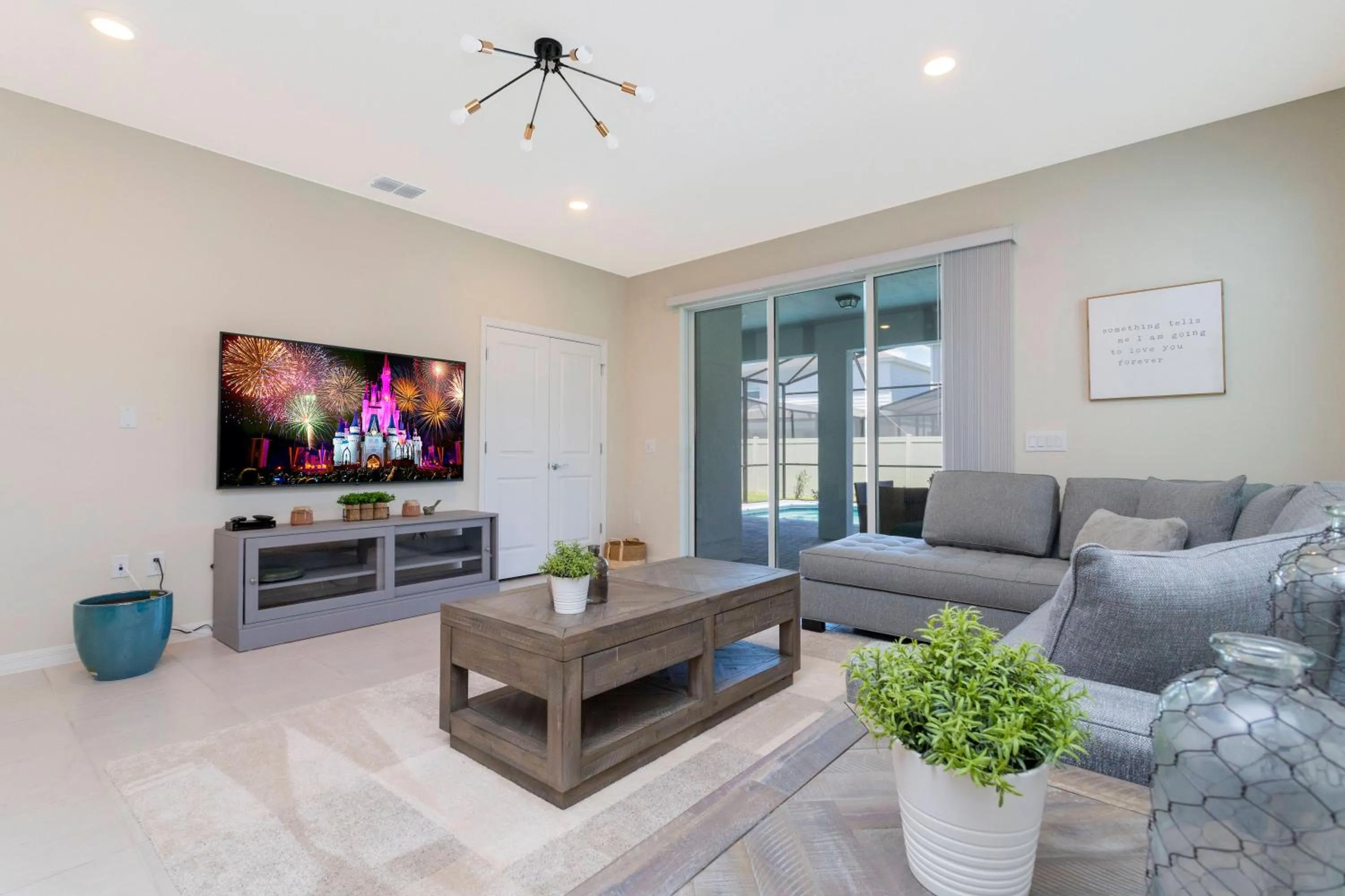 Communal lounge/ TV room in 7-bed w Pool, Game Room and Free Resort Access