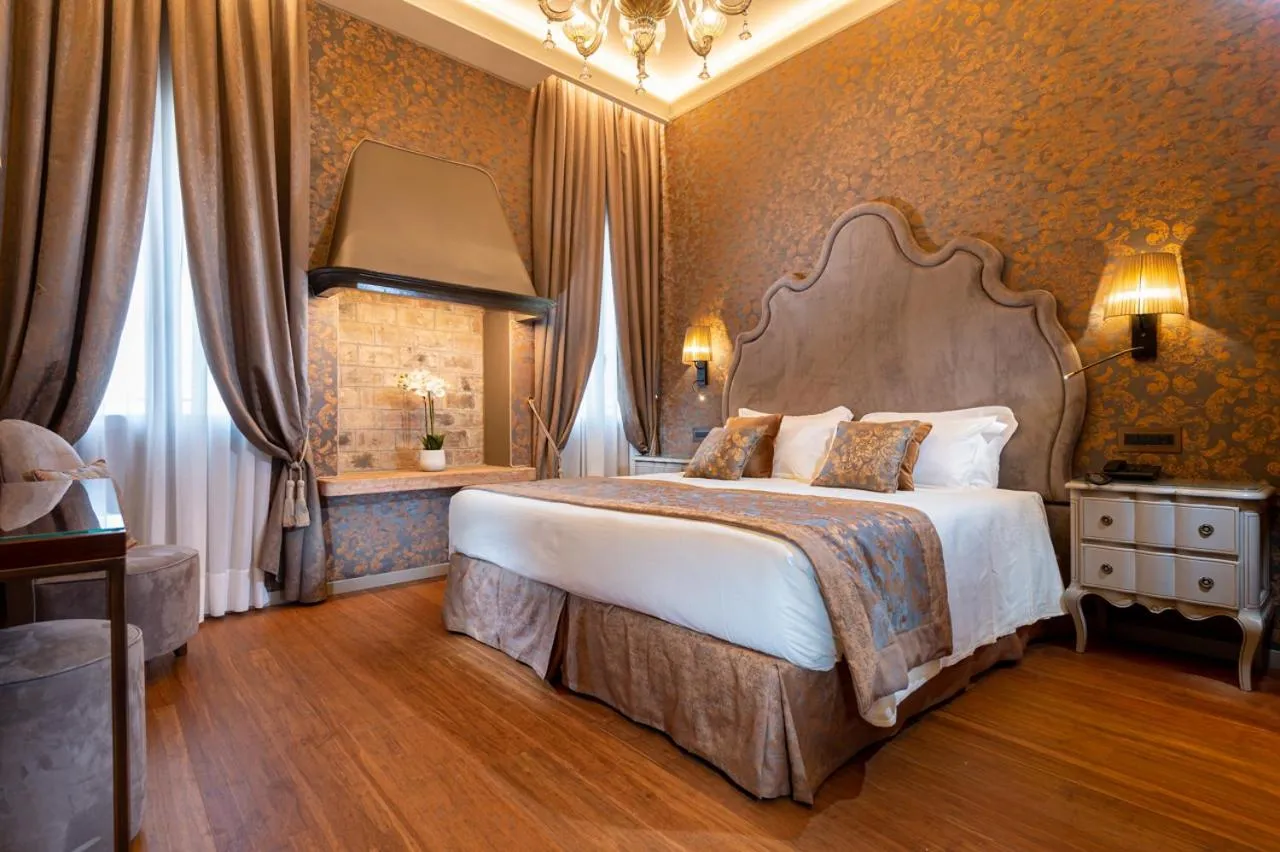 Bed in Hotel Canaletto