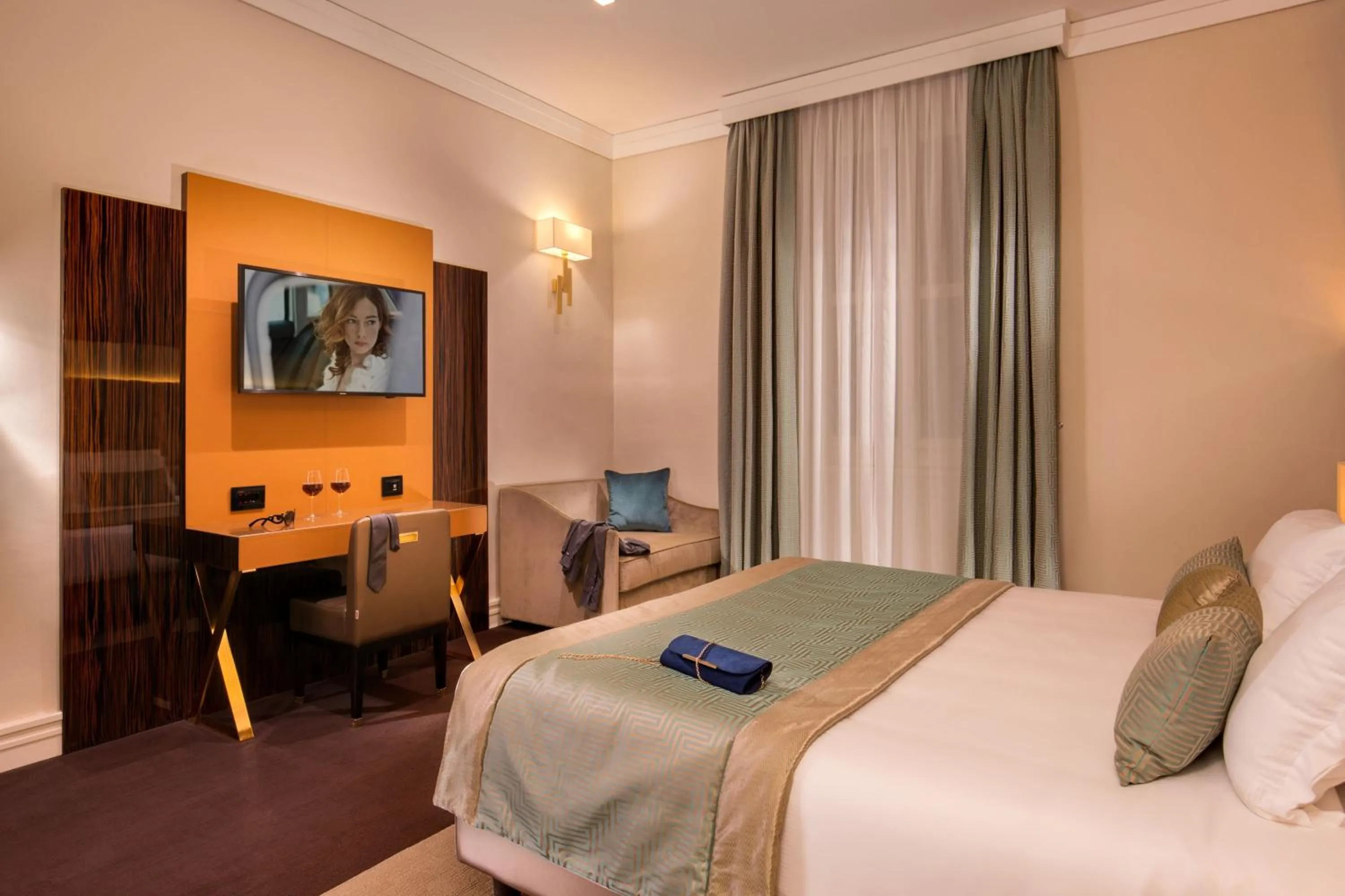 Photo of the whole room, Bed in Hotel Gioberti