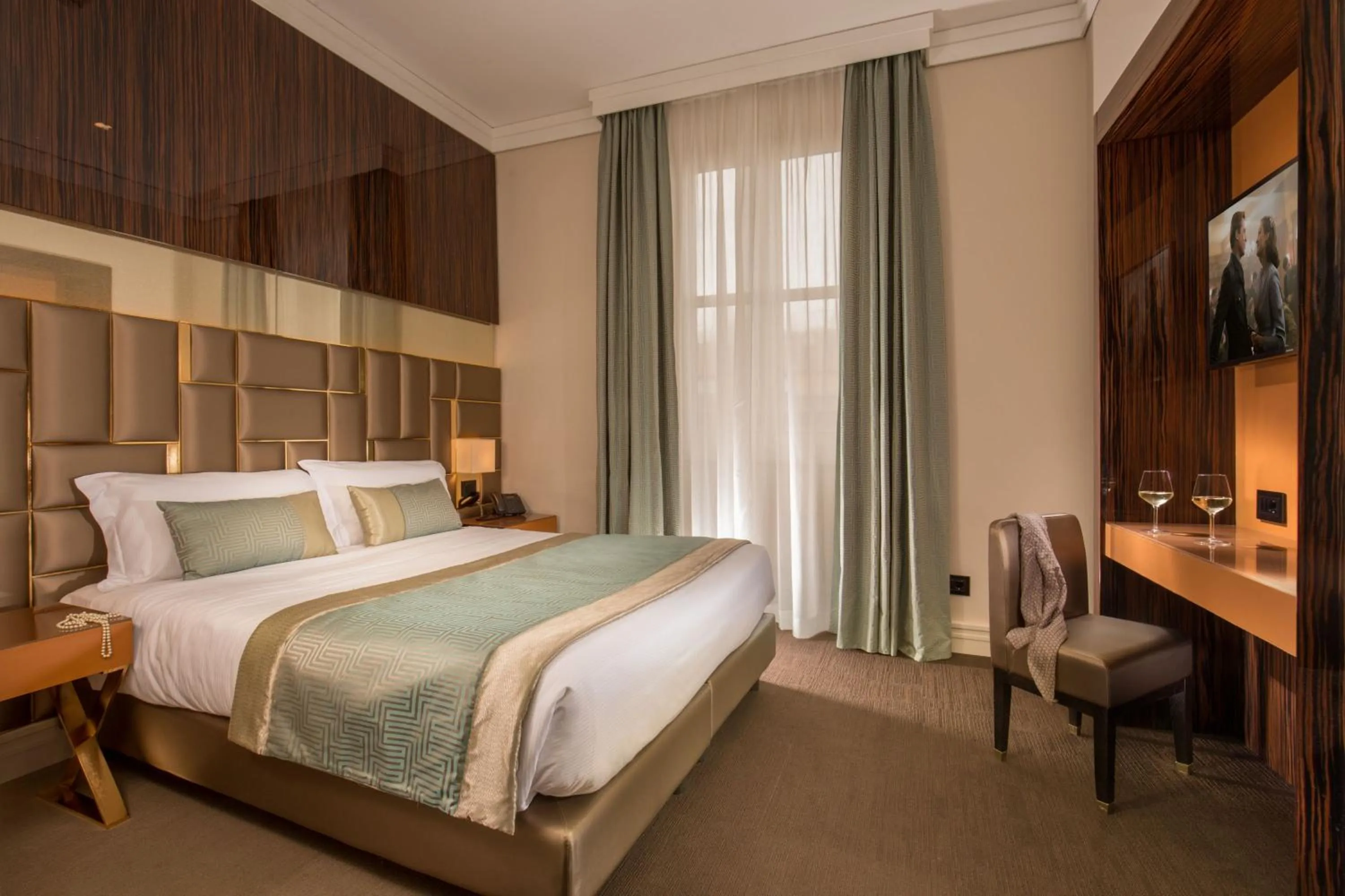 Photo of the whole room, Bed in Hotel Gioberti