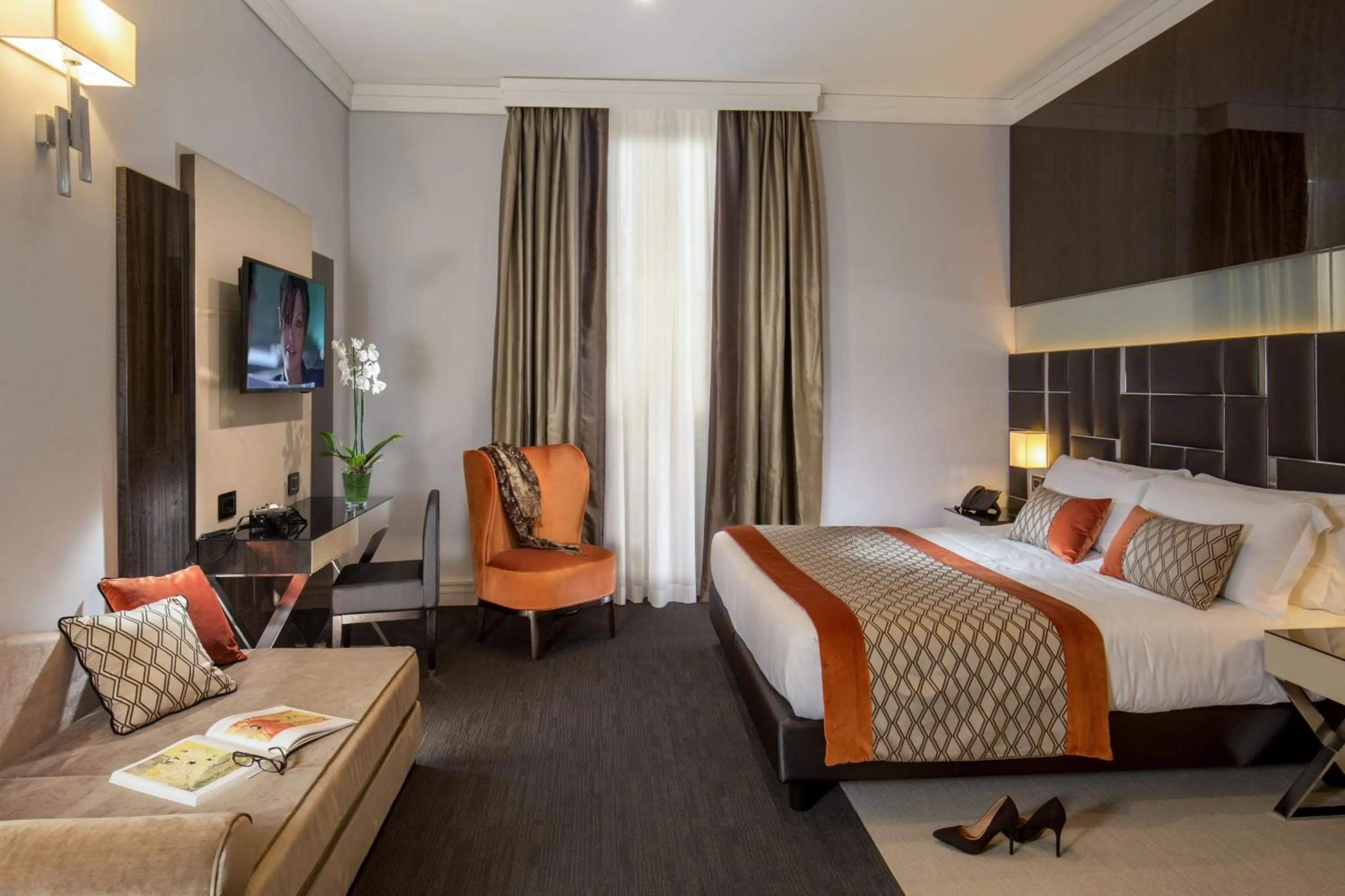 Photo of the whole room, Bed in Hotel Gioberti