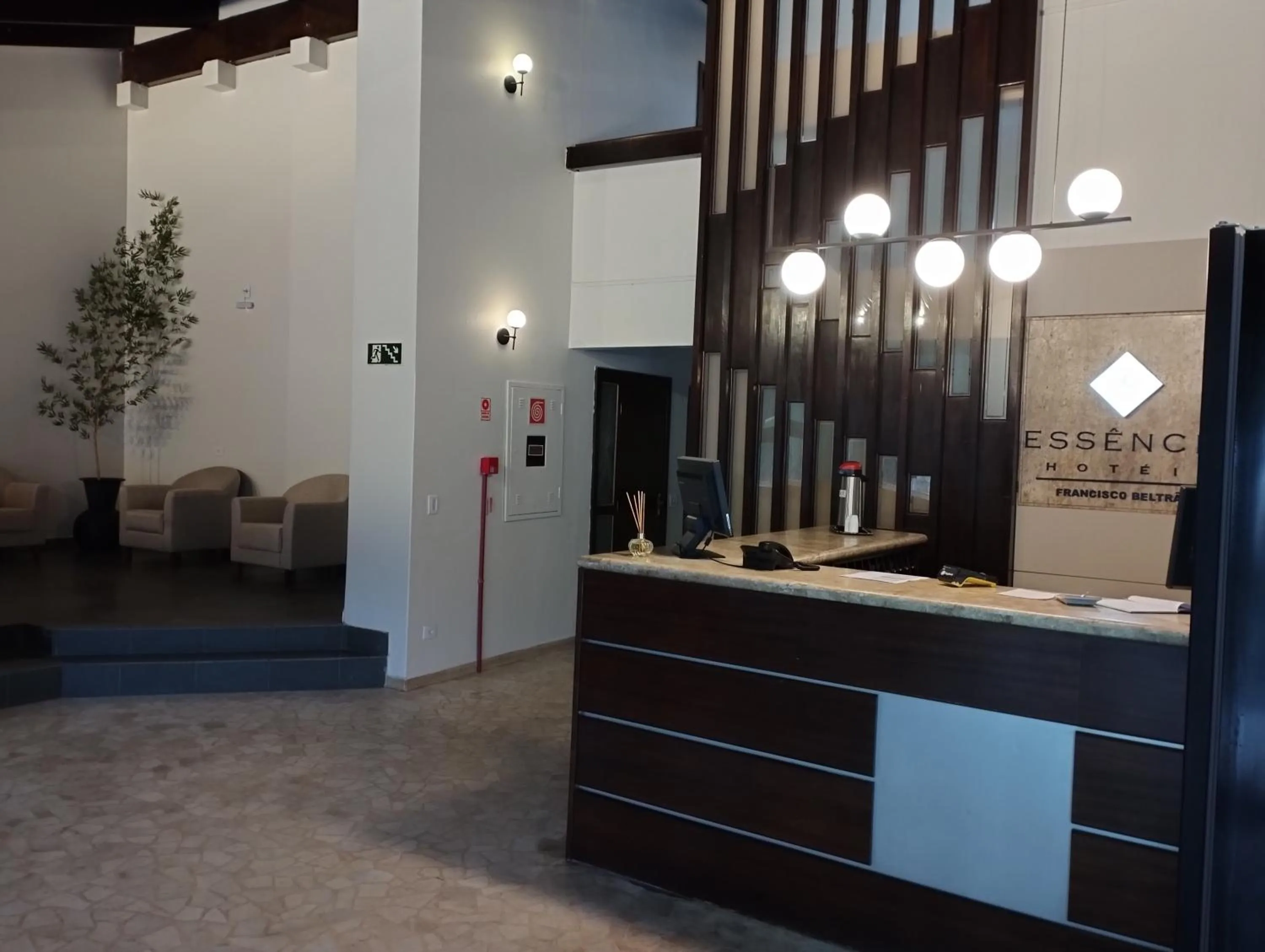 Lobby or reception in Essência Hotel Francisco Beltrão