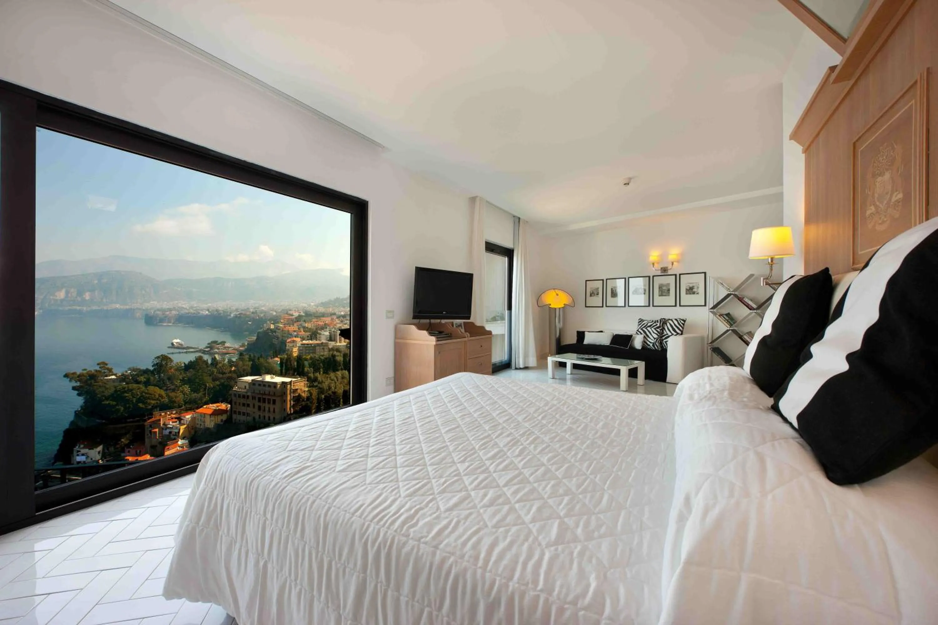 Day, Bed in Hotel Bristol