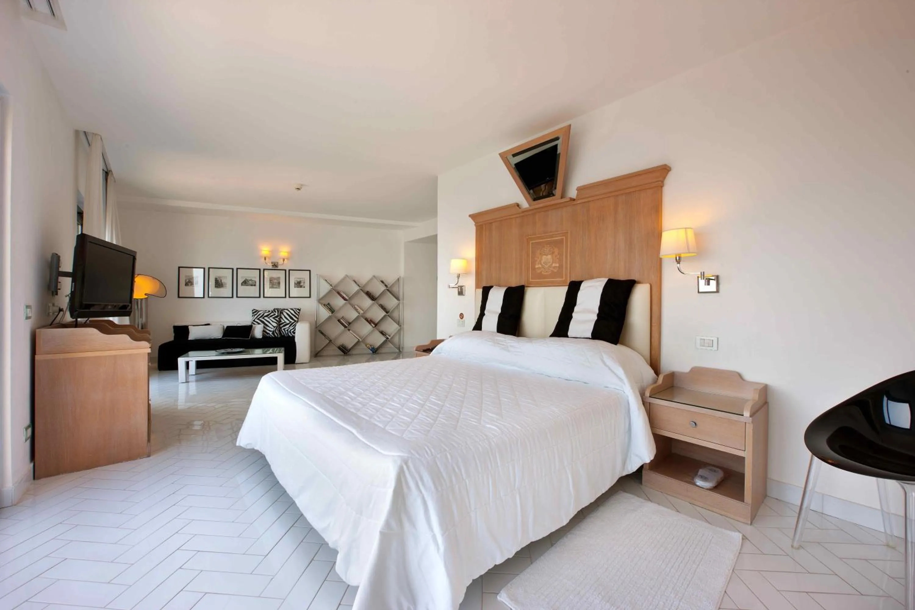 Photo of the whole room, Bed in Hotel Bristol