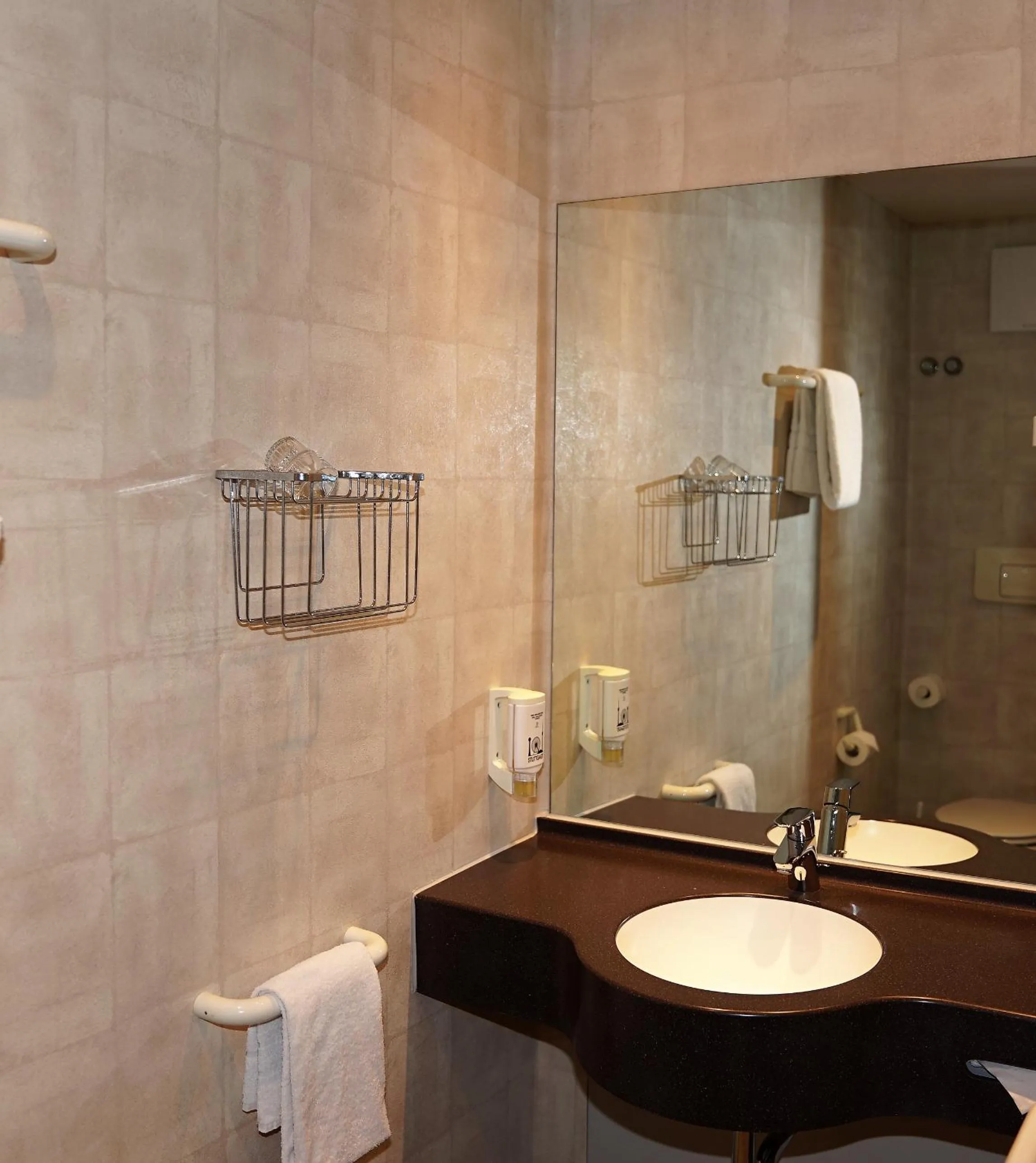 Bathroom in bonjour Tagungshotel Stuttgart-Gerlingen