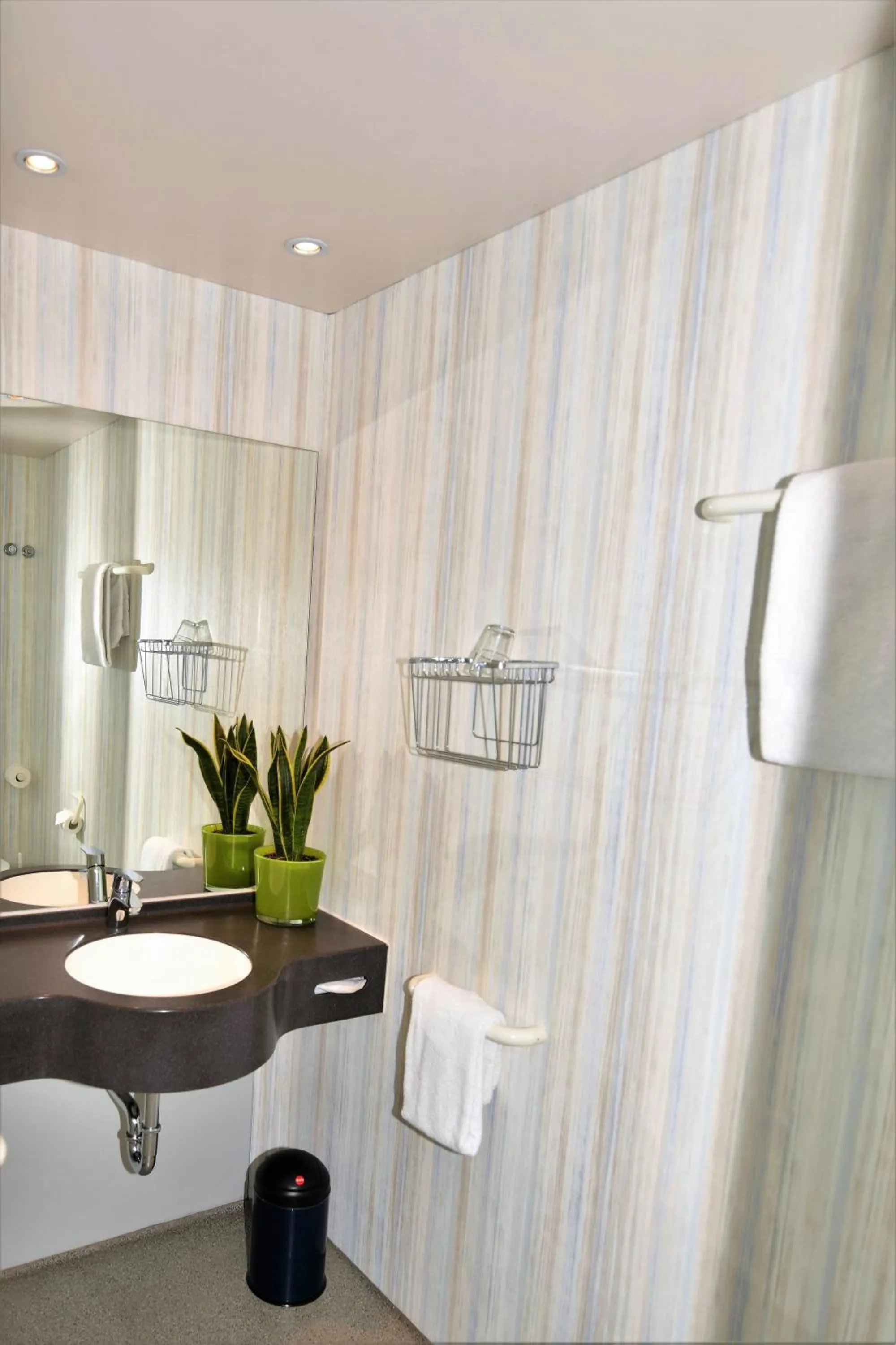 Bathroom in bonjour Tagungshotel Stuttgart-Gerlingen