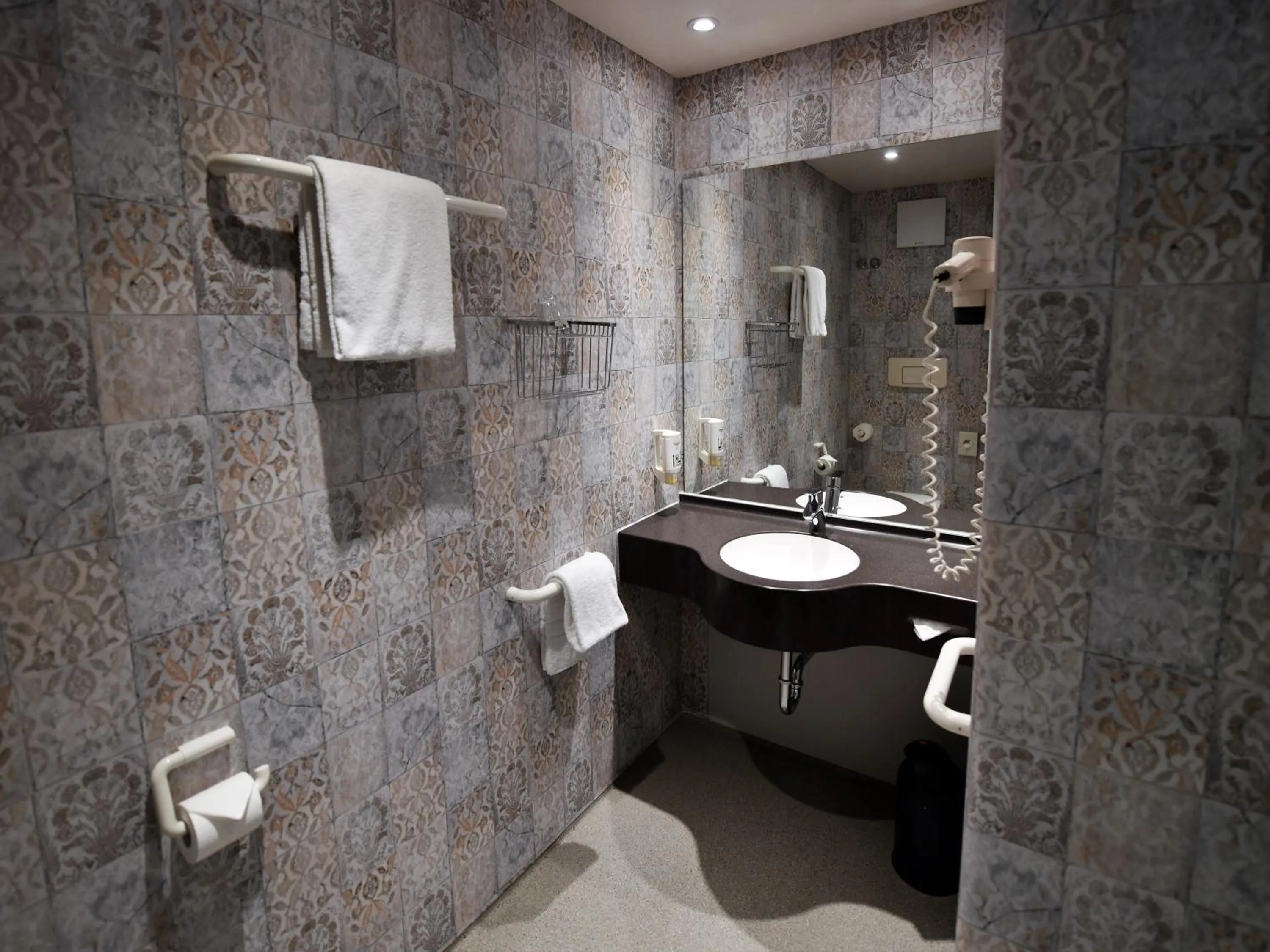 Bathroom in bonjour Tagungshotel Stuttgart-Gerlingen