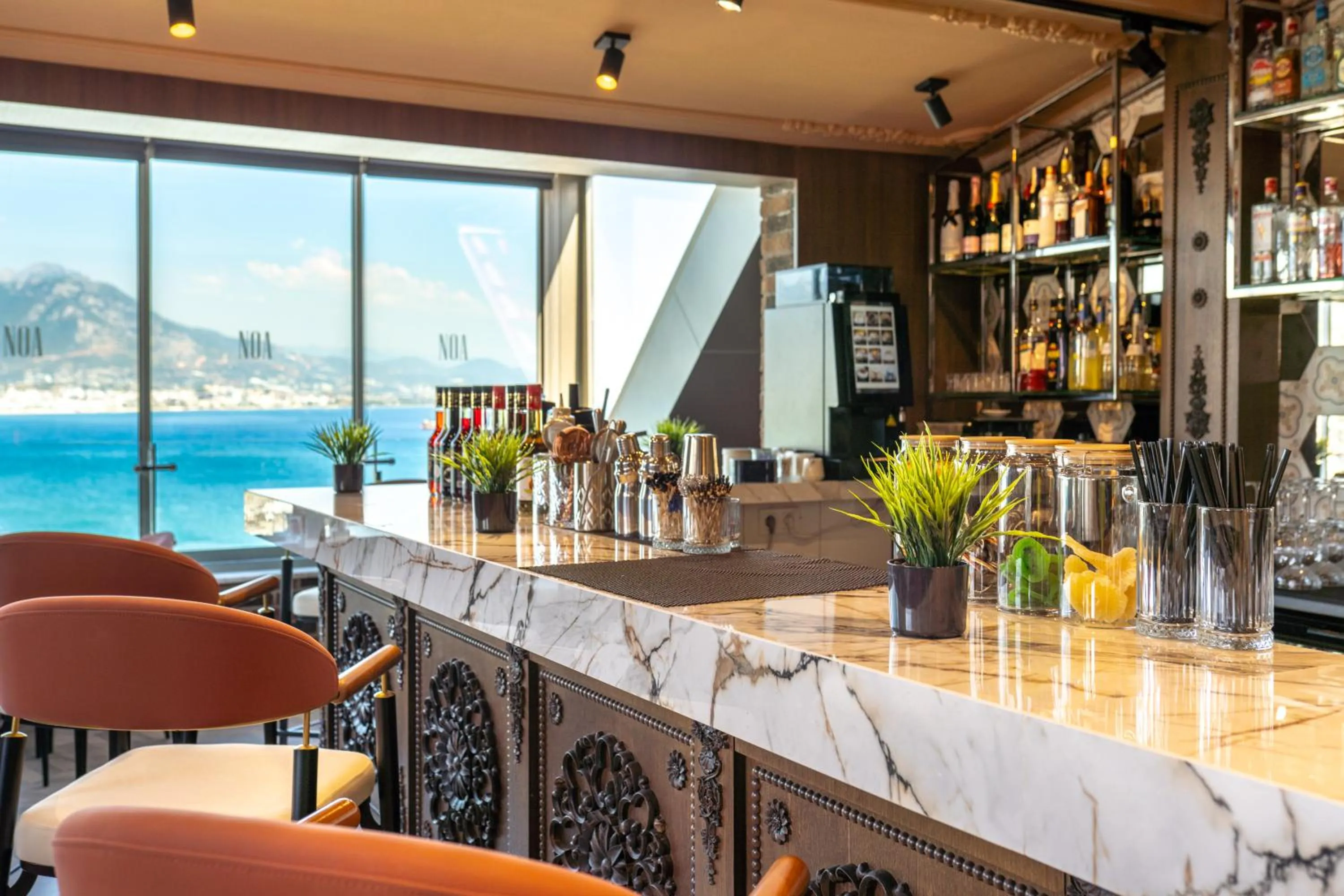 Restaurant/places to eat in Numa Port Hotel