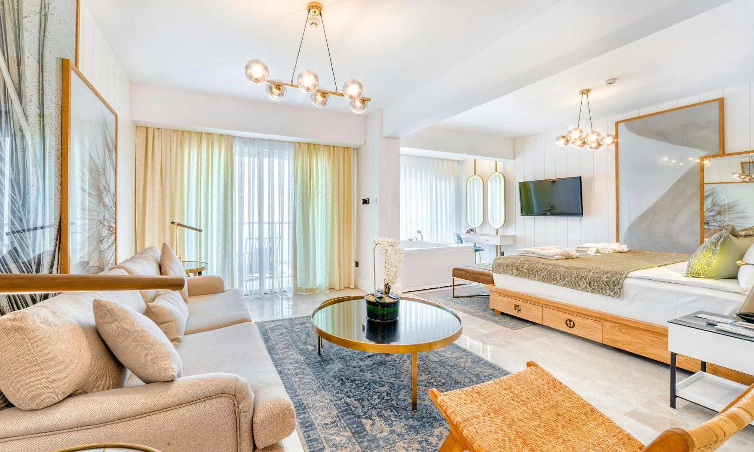 Living room, Bed in Numa Port Hotel