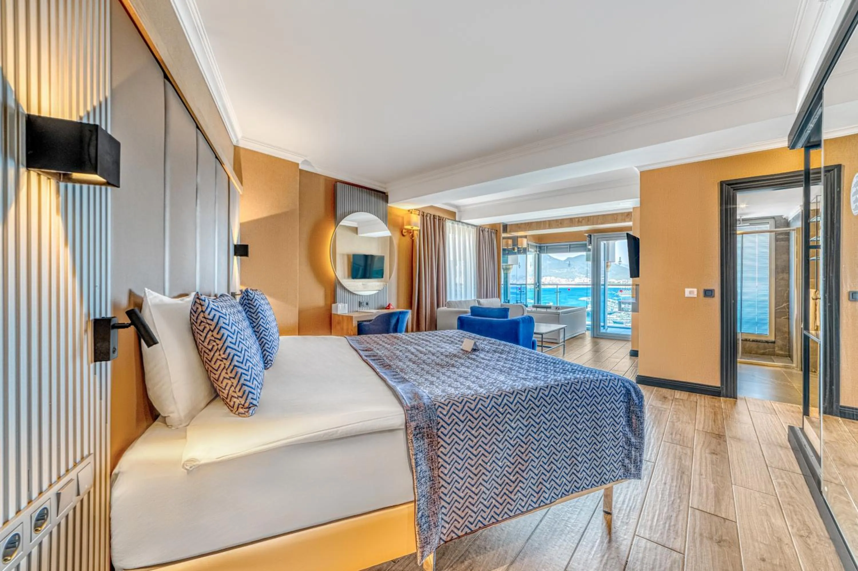 Photo of the whole room, Bed in Numa Port Hotel