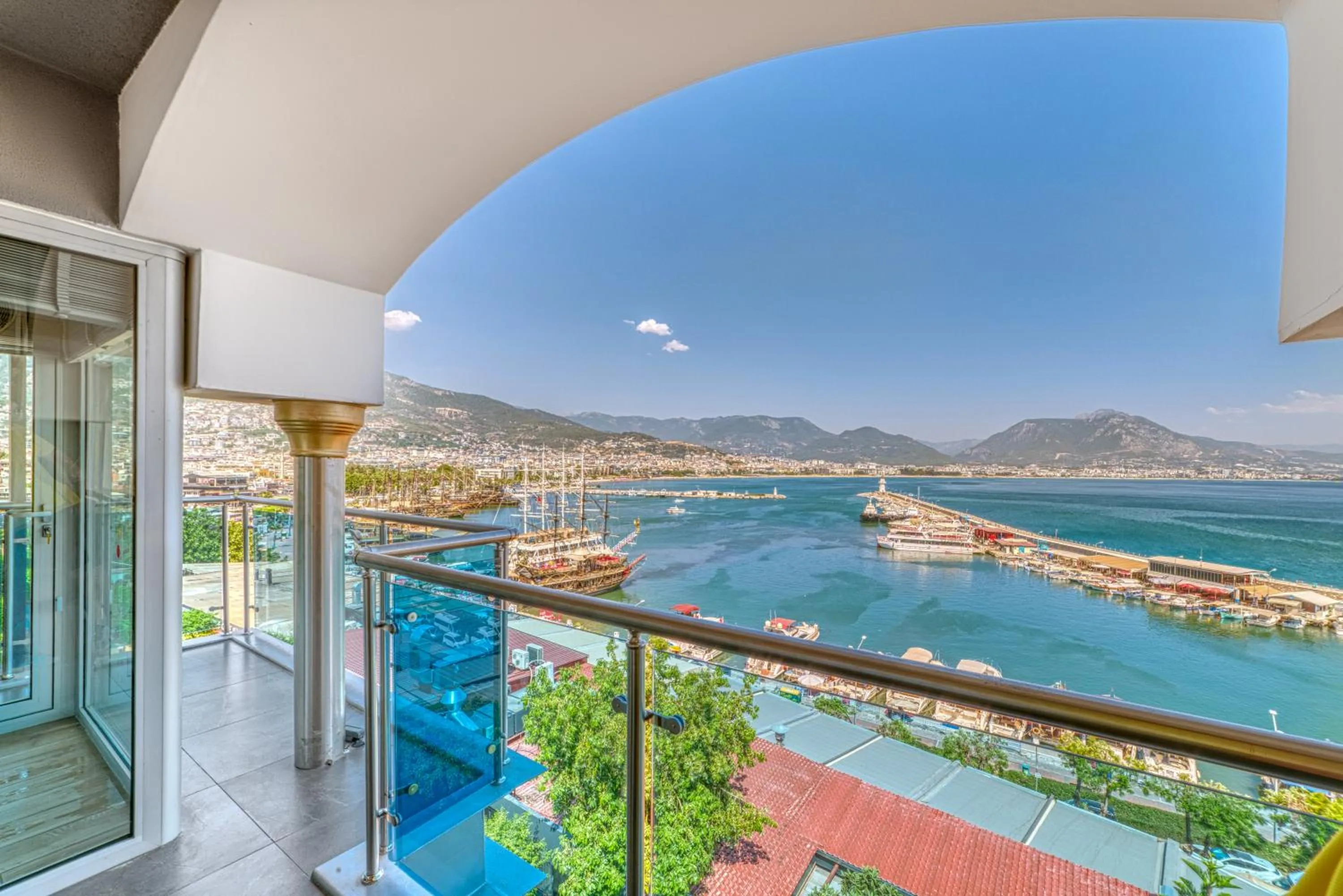 Restaurant/places to eat in Numa Port Hotel