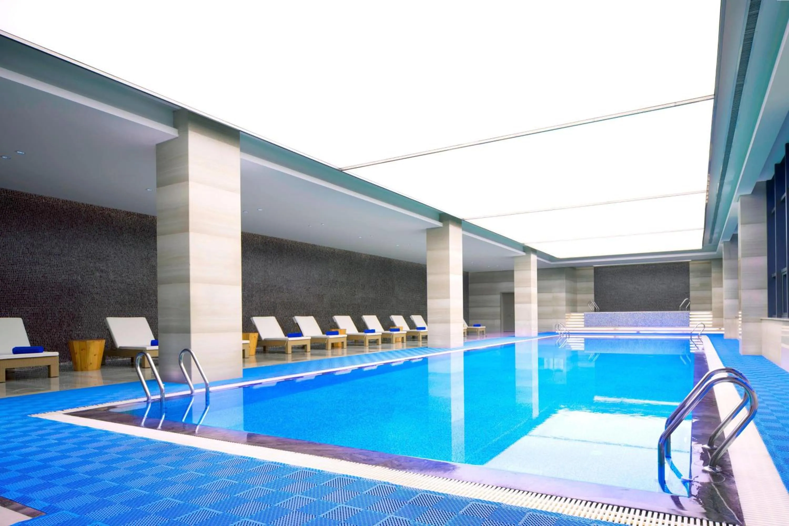 Swimming pool in Four Points by Sheraton Hefei Shushan