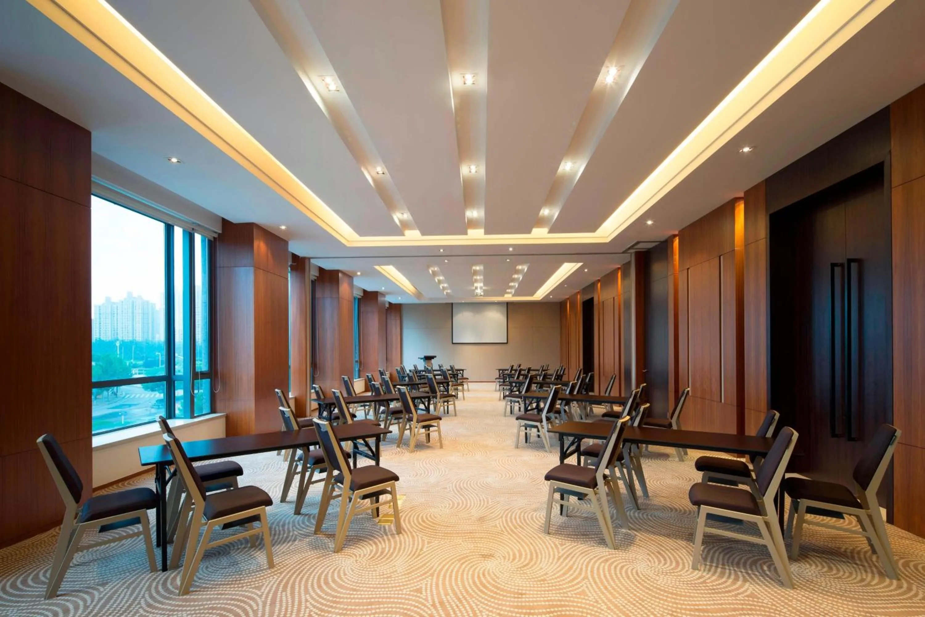 Meeting/conference room in Four Points by Sheraton Hefei Shushan