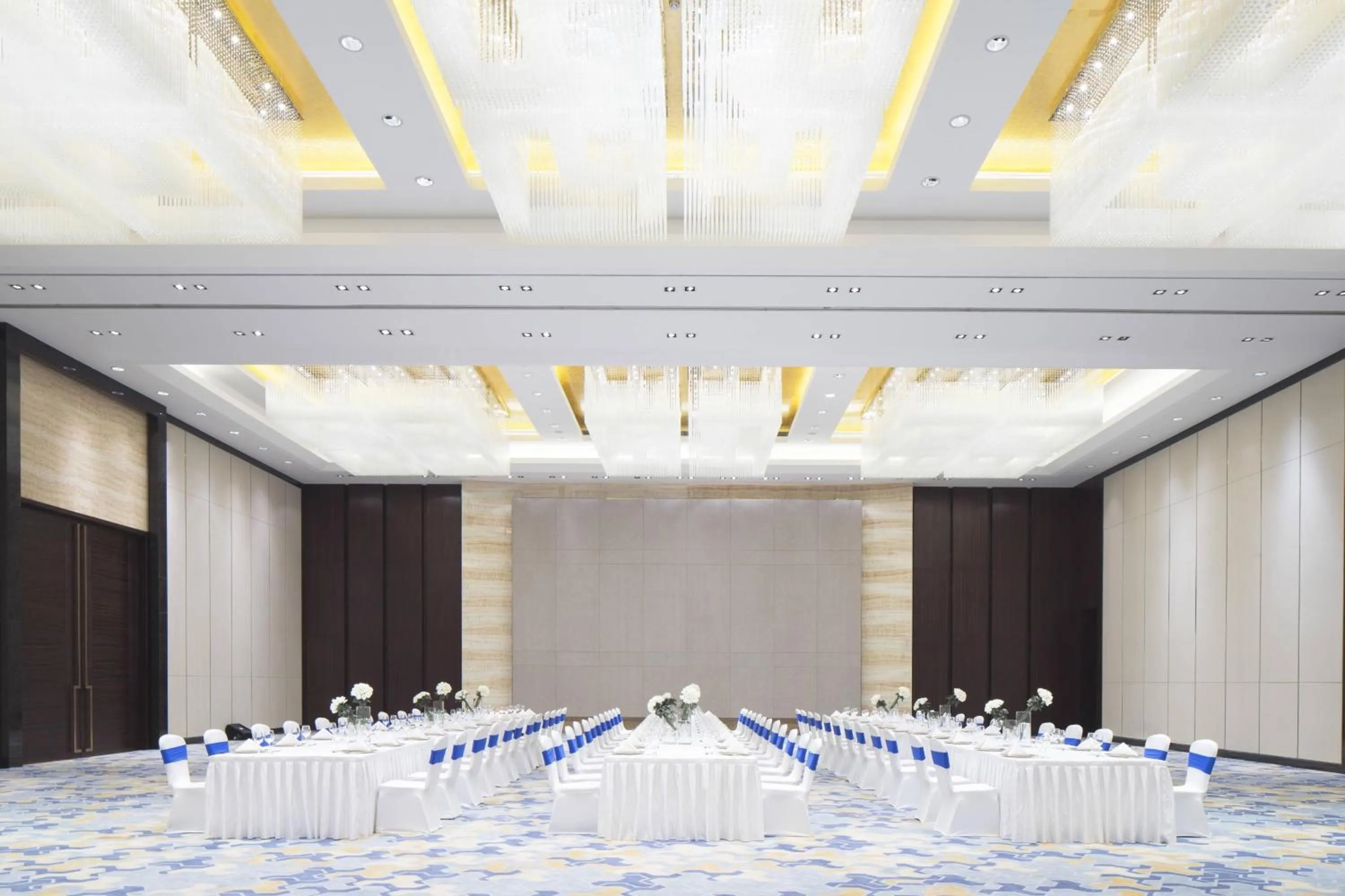 Meeting/conference room in Four Points by Sheraton Hefei Shushan