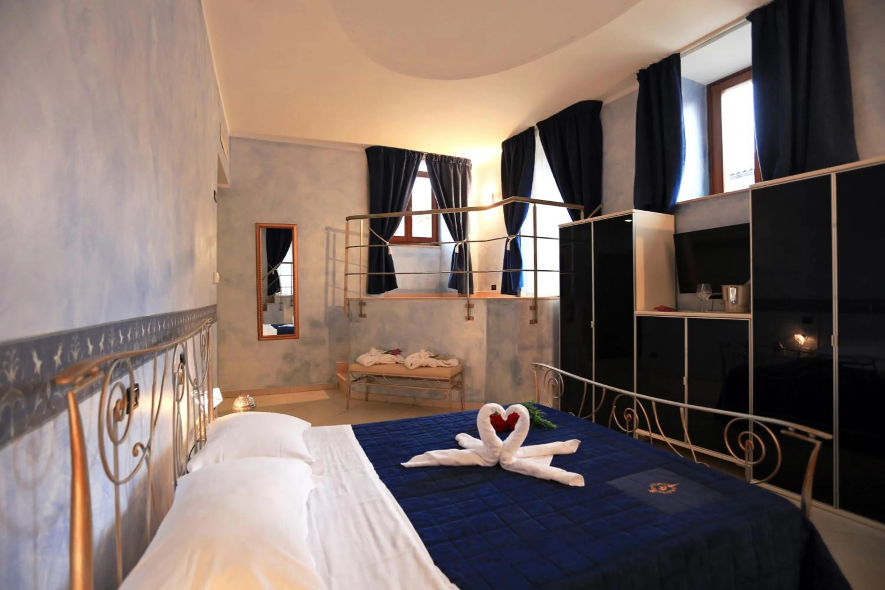 Photo of the whole room, Bed in Hotel L'Aquila