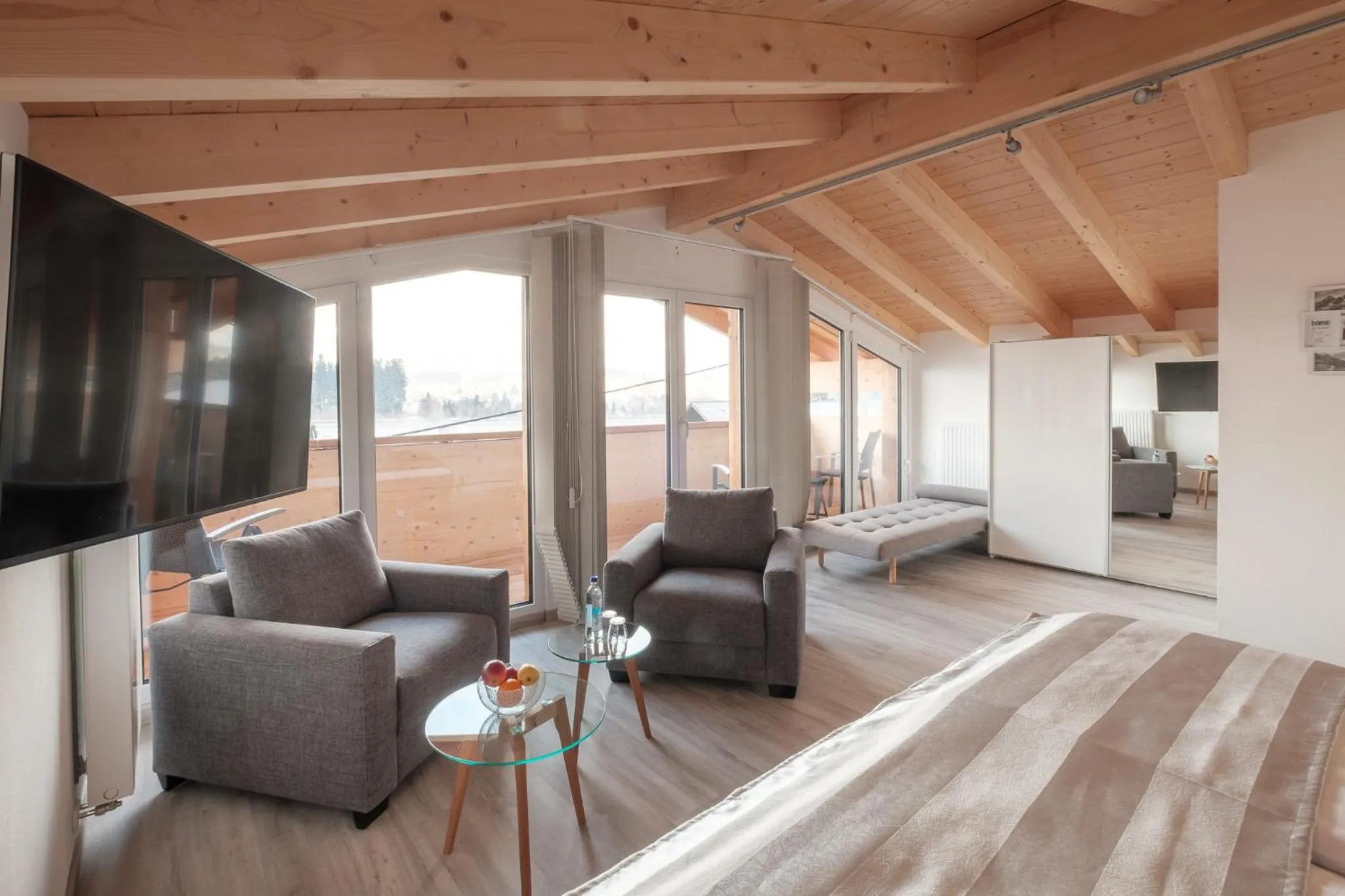 Photo of the whole room in bichl 761