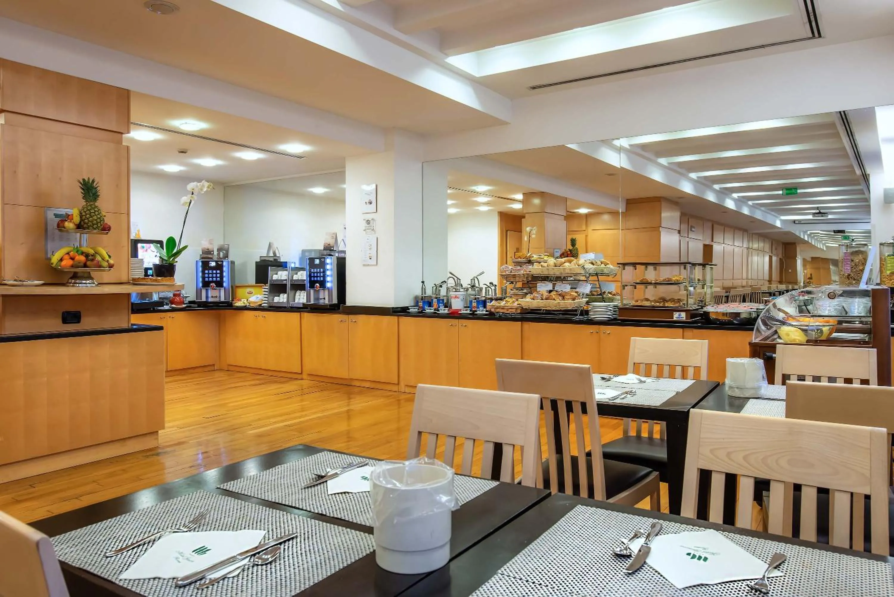 Buffet breakfast in Hotel Genova