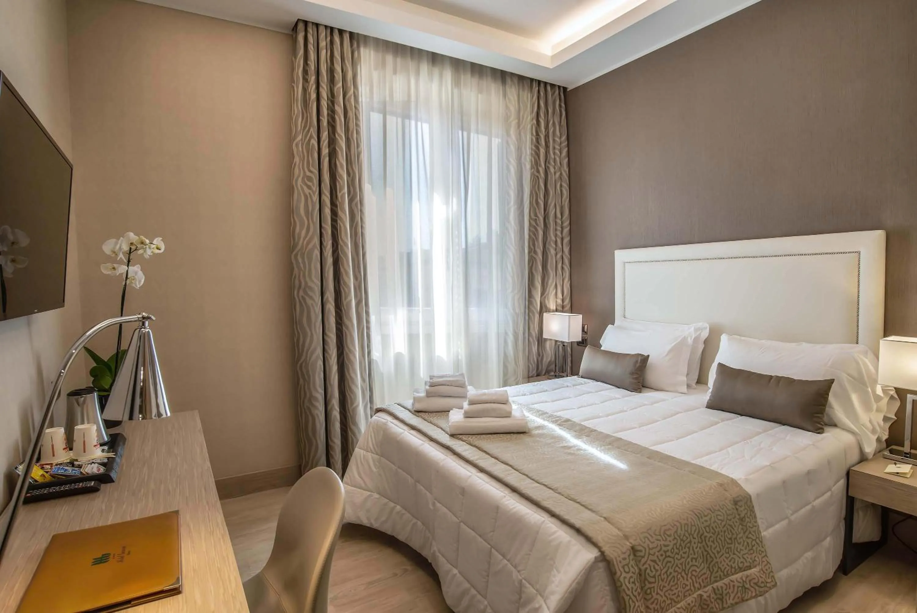 Photo of the whole room, Bed in Hotel Genova