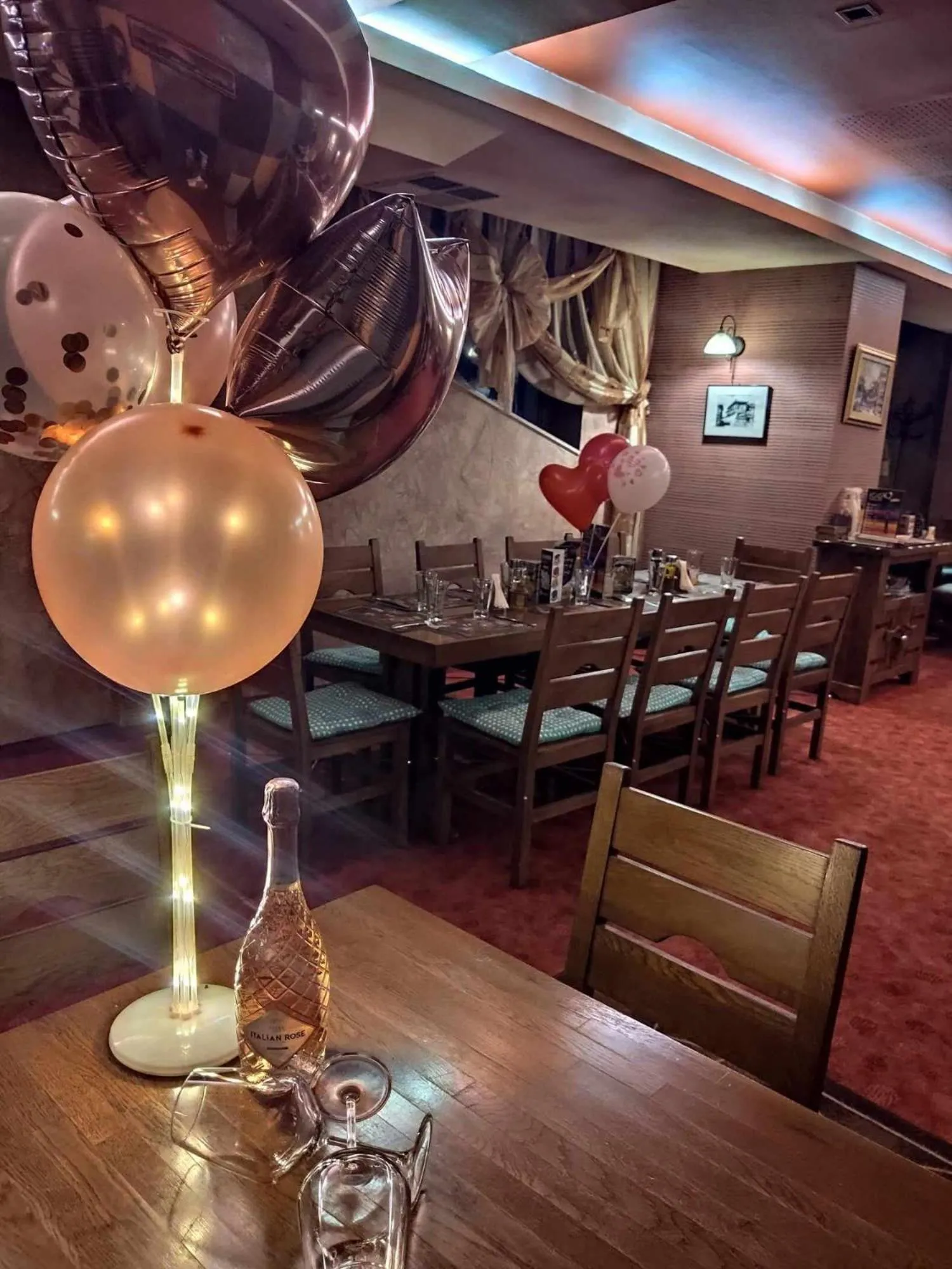 Restaurant/places to eat in Spider House Aparthotel