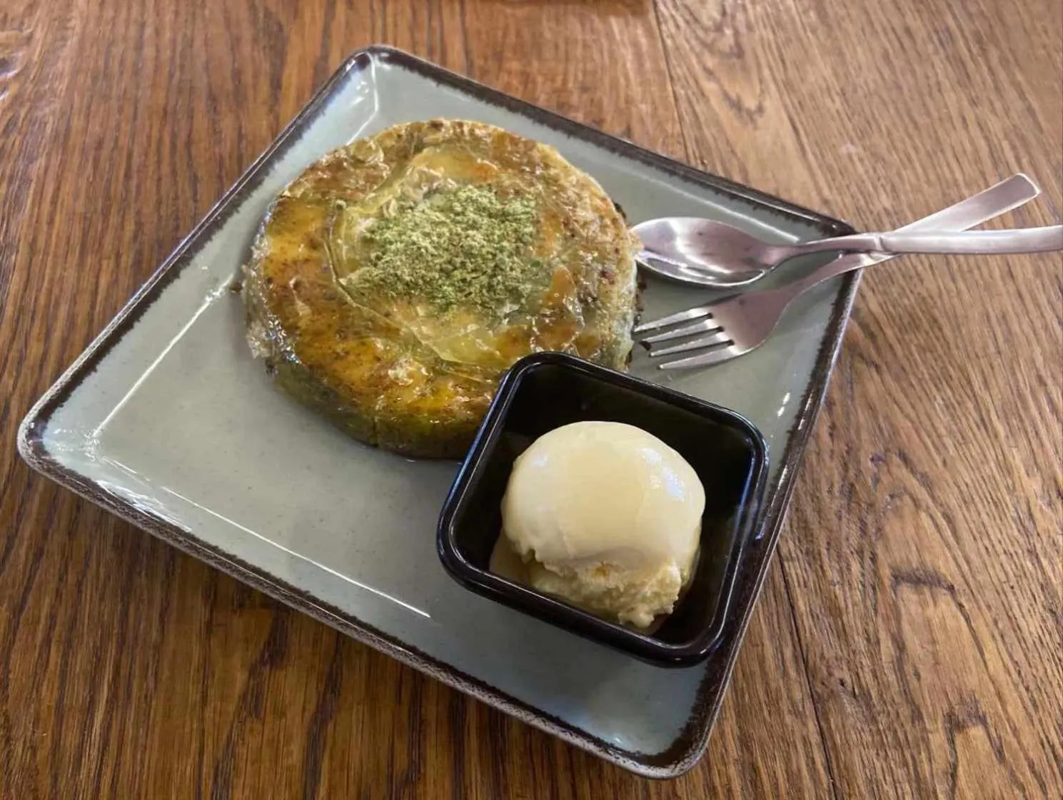 Restaurant/places to eat in Spider House Aparthotel