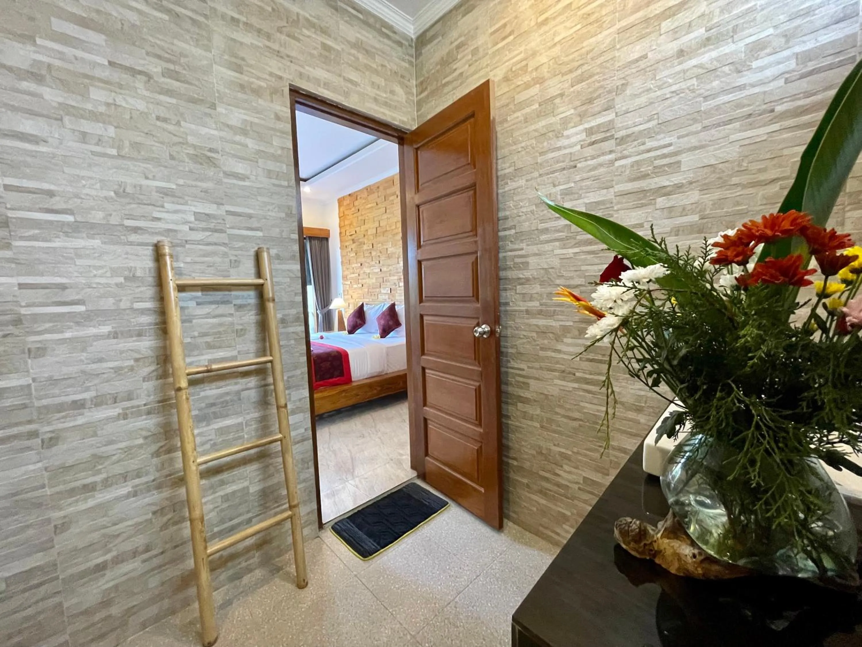 Bathroom, Bed in Sari Murni