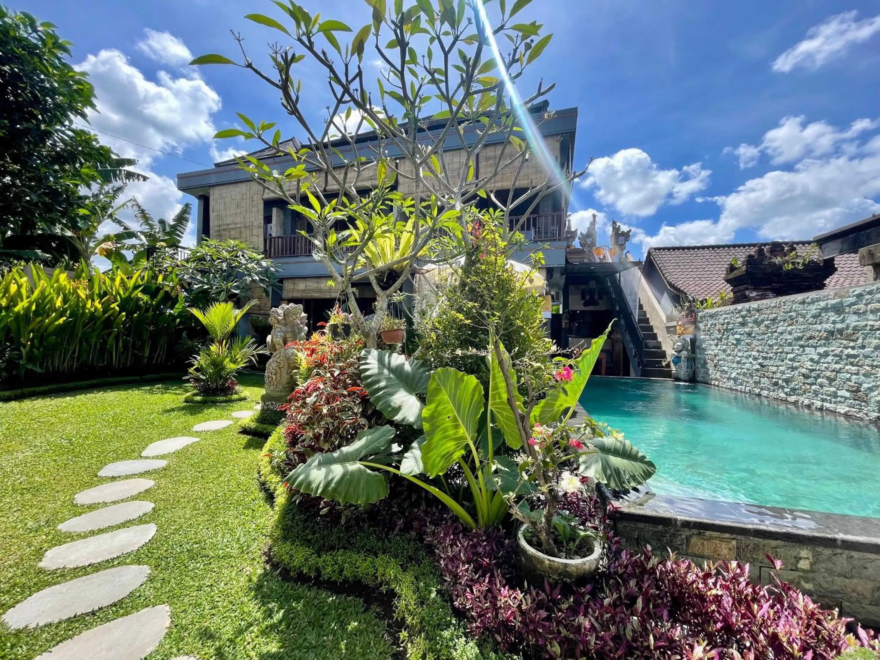 Property building in Sari Murni