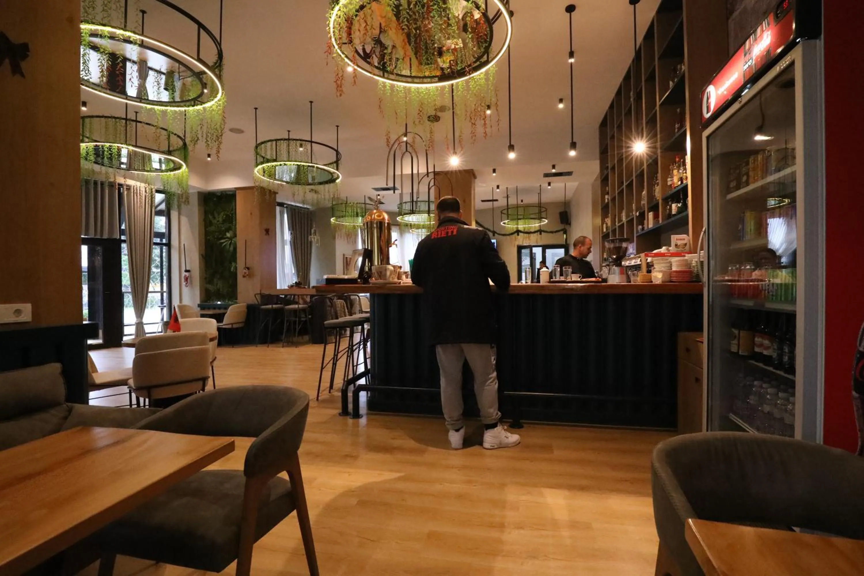 People in Hotel 1 Maji