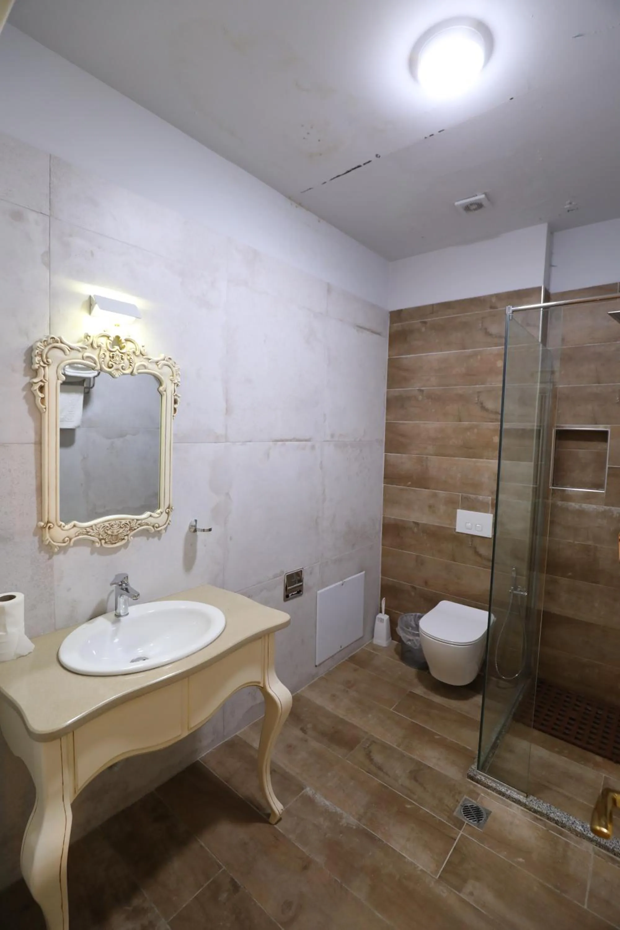 Shower in Hotel 1 Maji