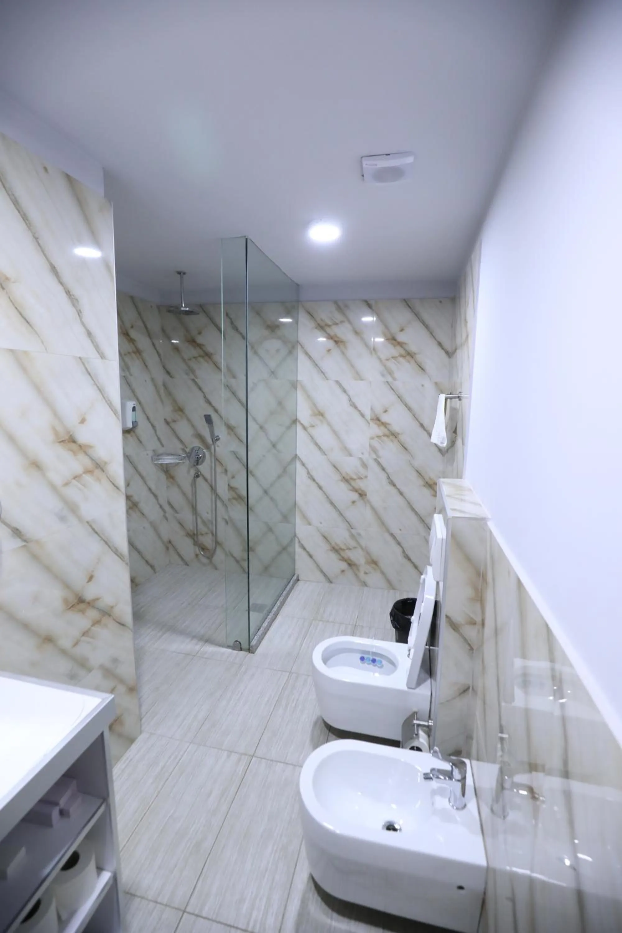 Bathroom in Hotel 1 Maji