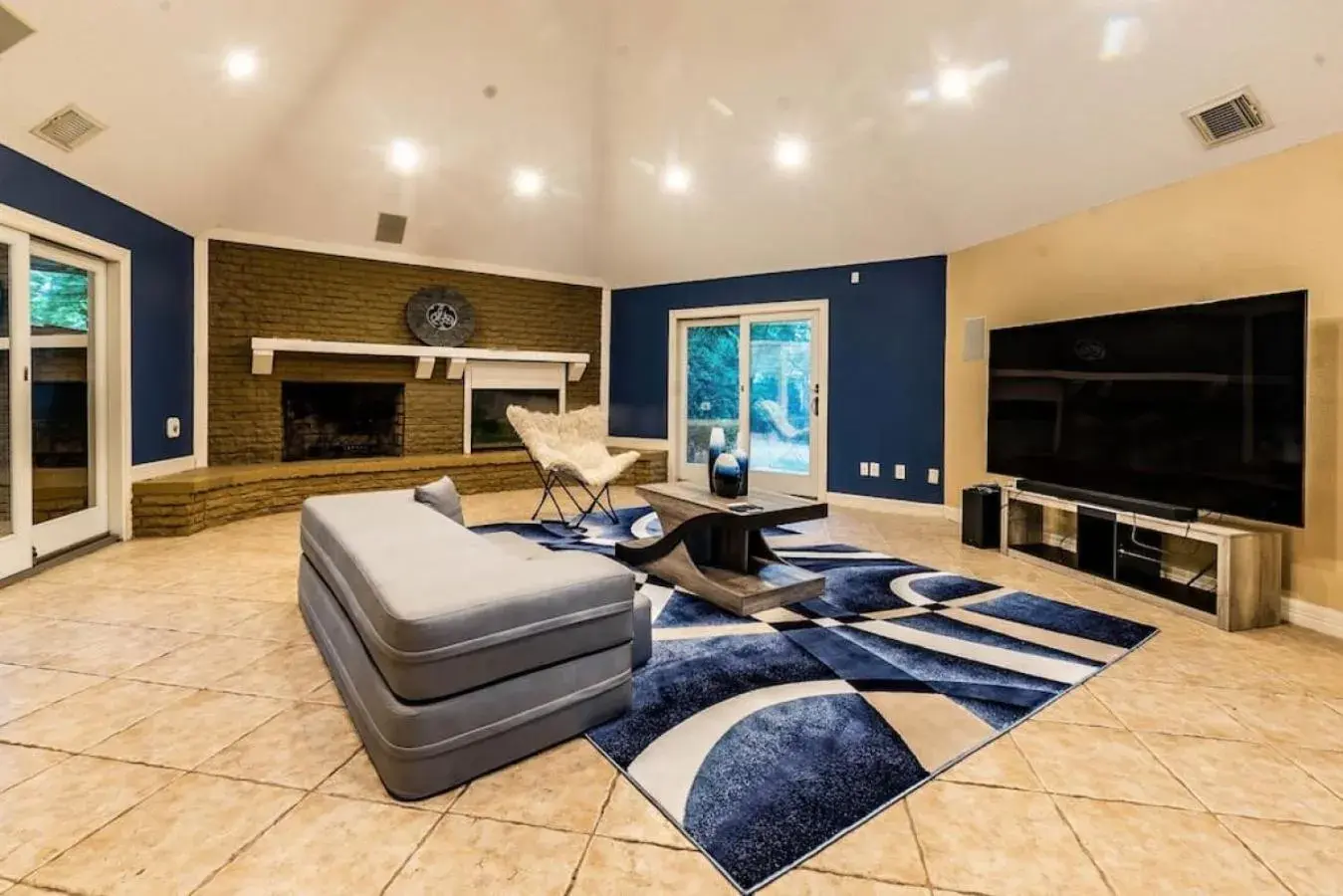 Huge 6 Bedroom with Pool, Spa, 85 Inch TV, Game Room Huge 6 Bedroom with Pool, Spa, 85 Inch TV, Game Room