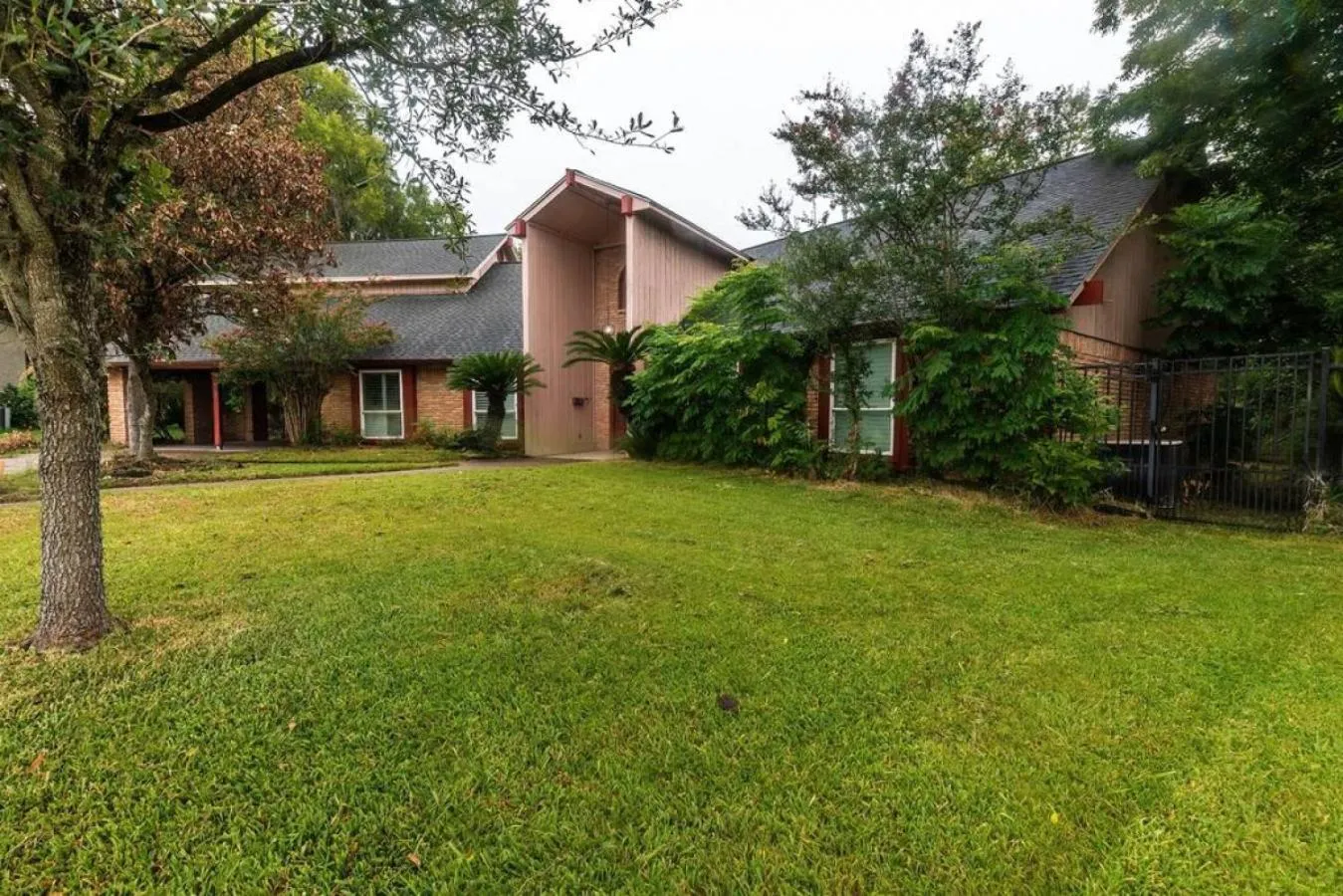 Facade/entrance in Huge 6 Bedroom with Pool, Spa, 85 Inch TV, Game Room