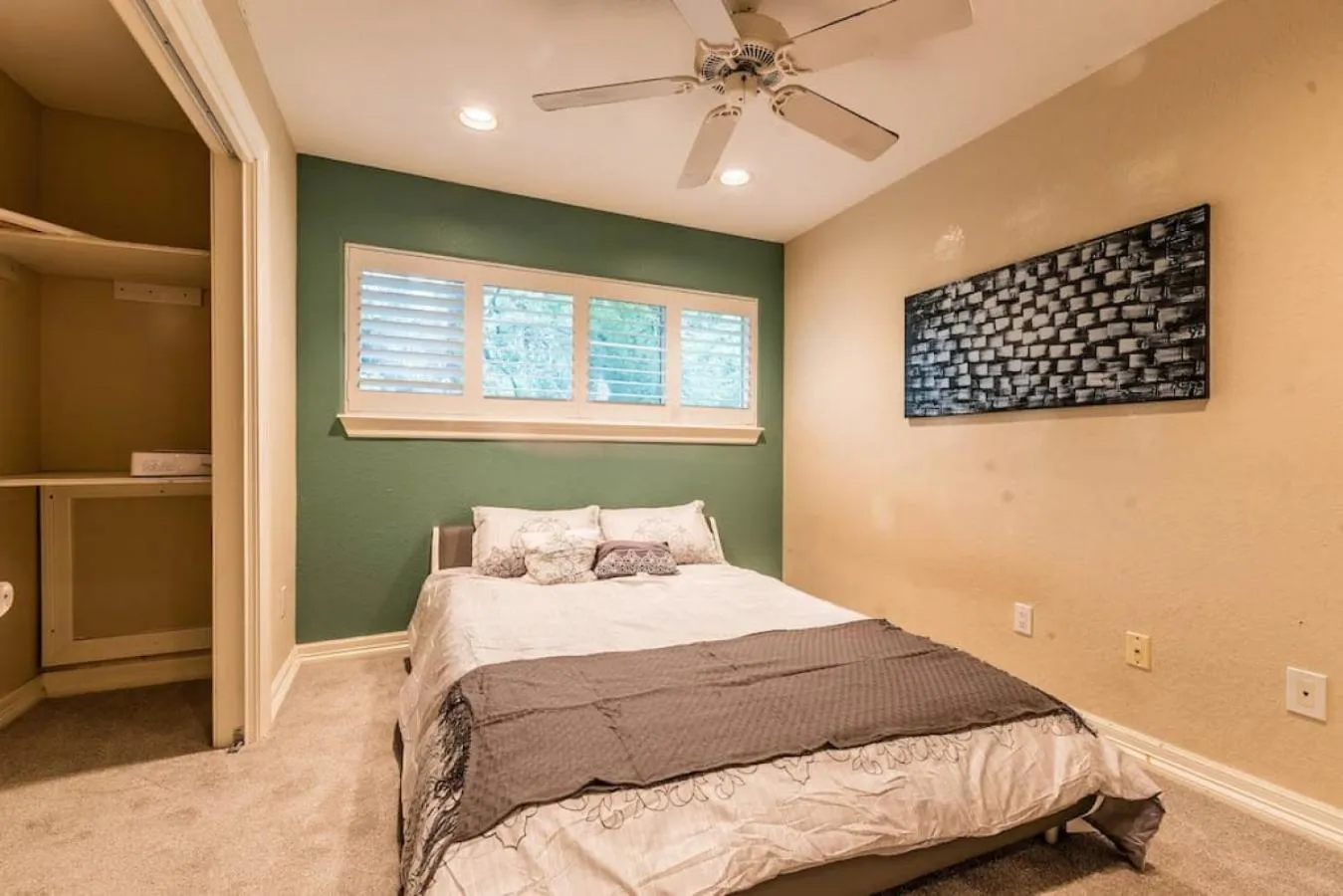 Bedroom, Bed in Huge 6 Bedroom with Pool, Spa, 85 Inch TV, Game Room