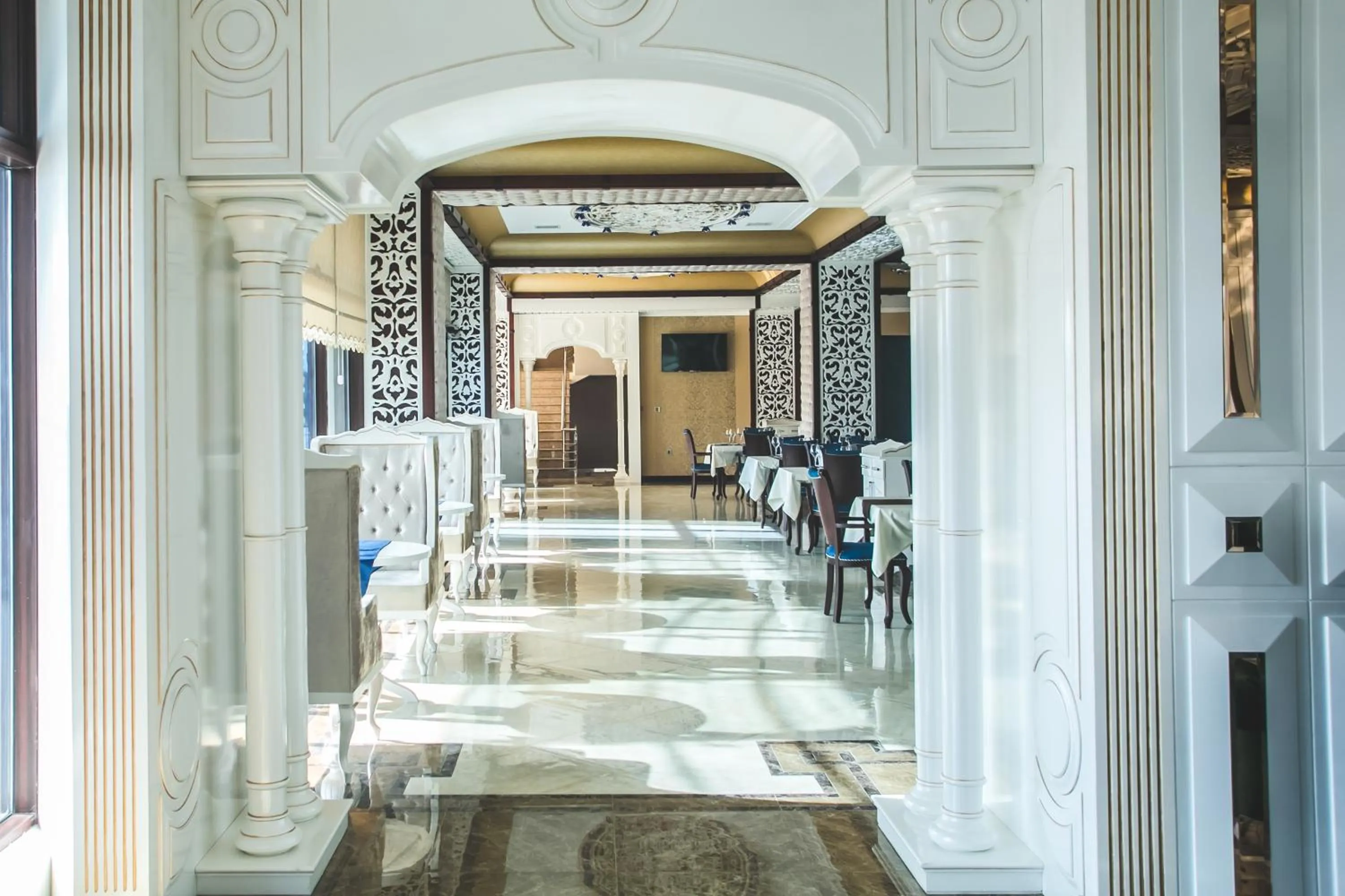 Restaurant/places to eat in Emerald Hotel Baku