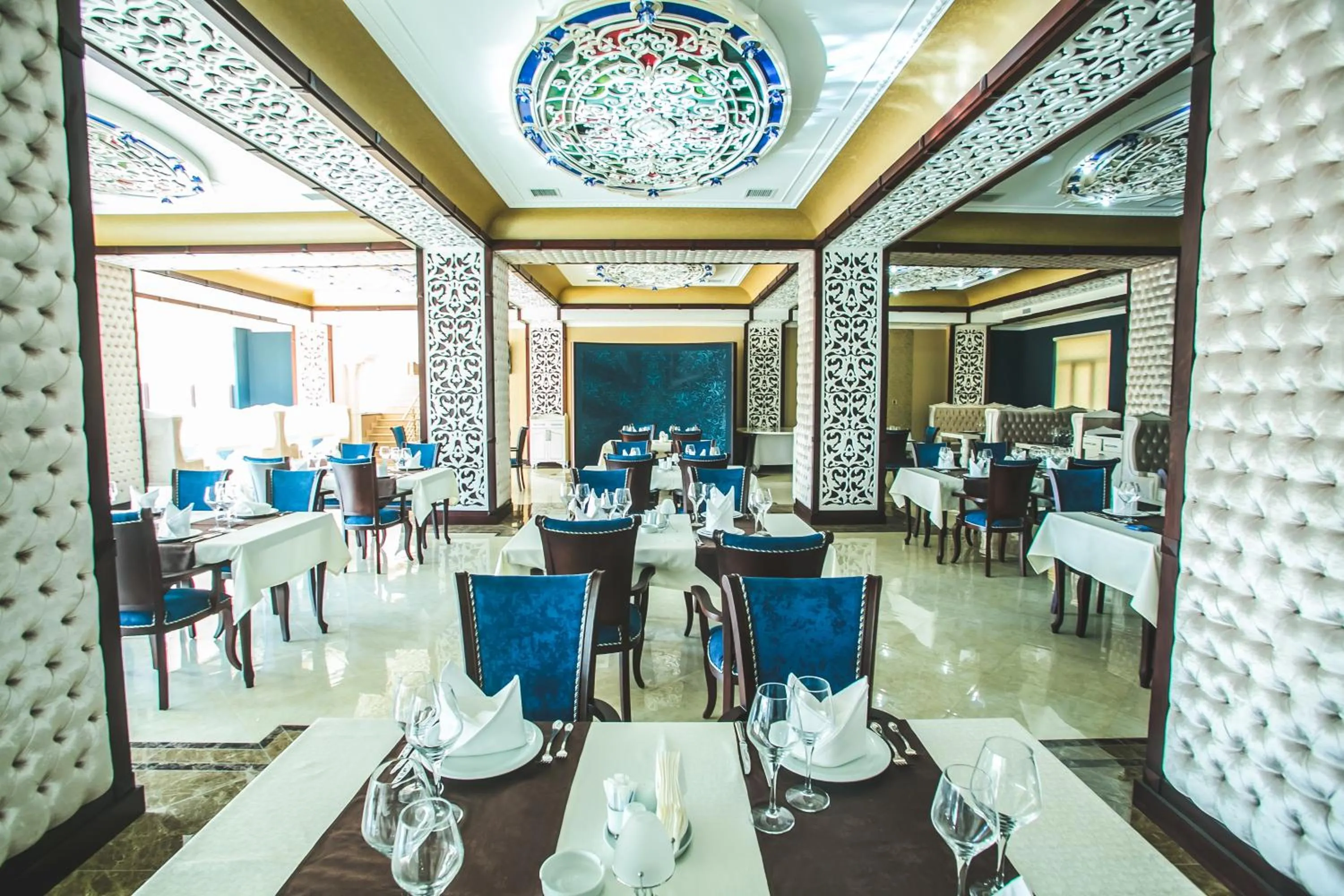 Restaurant/places to eat in Emerald Hotel Baku