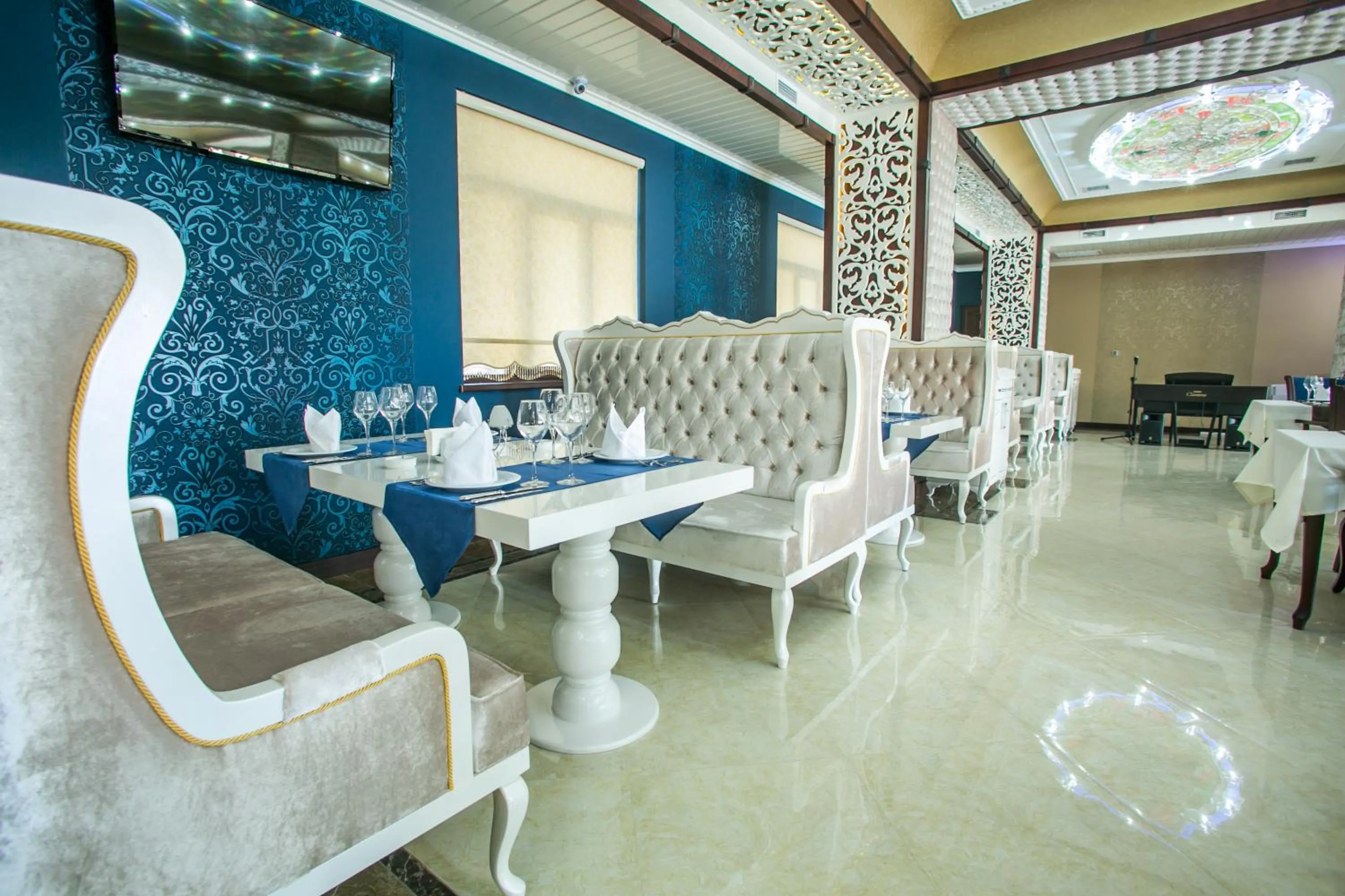 Restaurant/places to eat in Emerald Hotel Baku