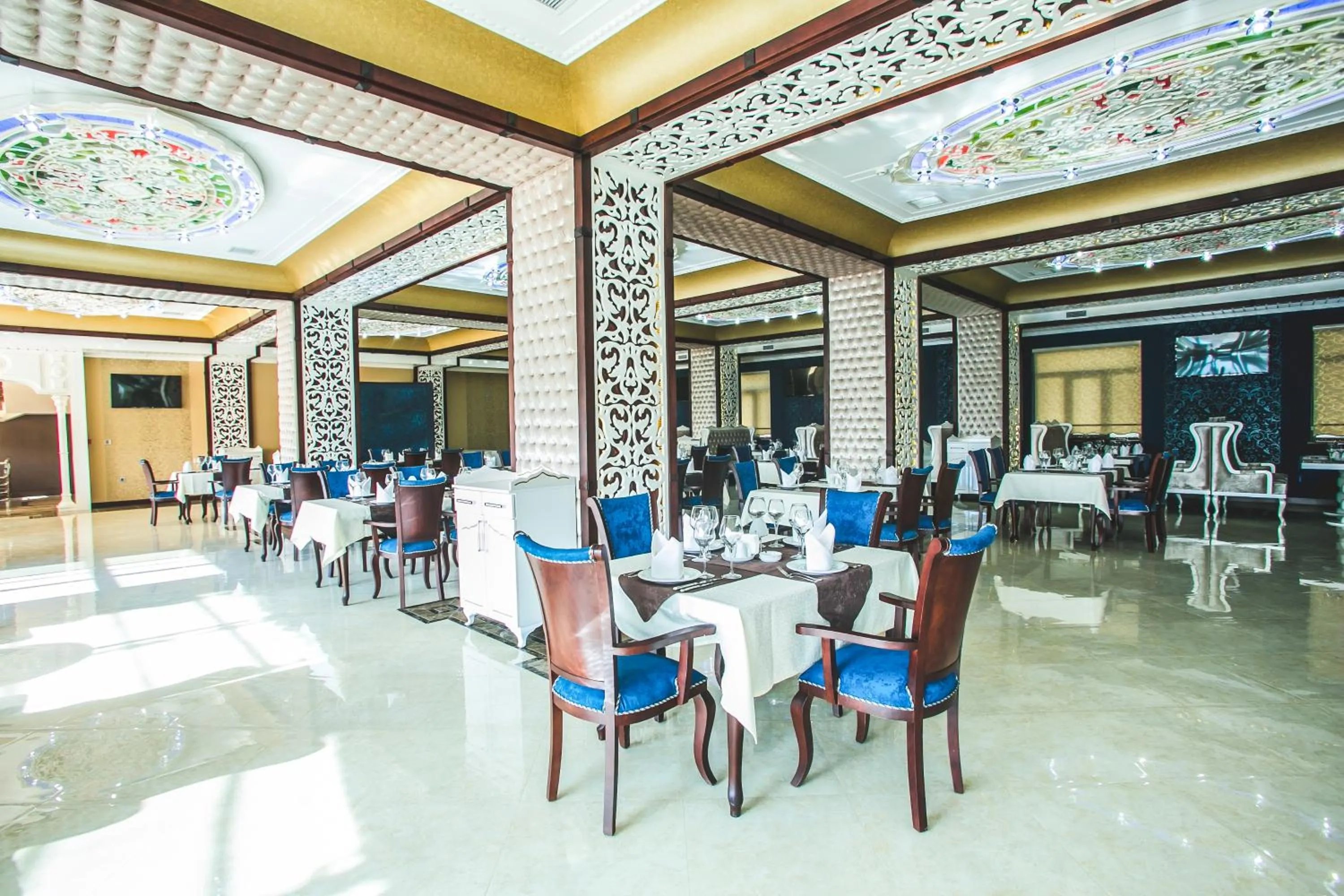 Restaurant/places to eat in Emerald Hotel Baku