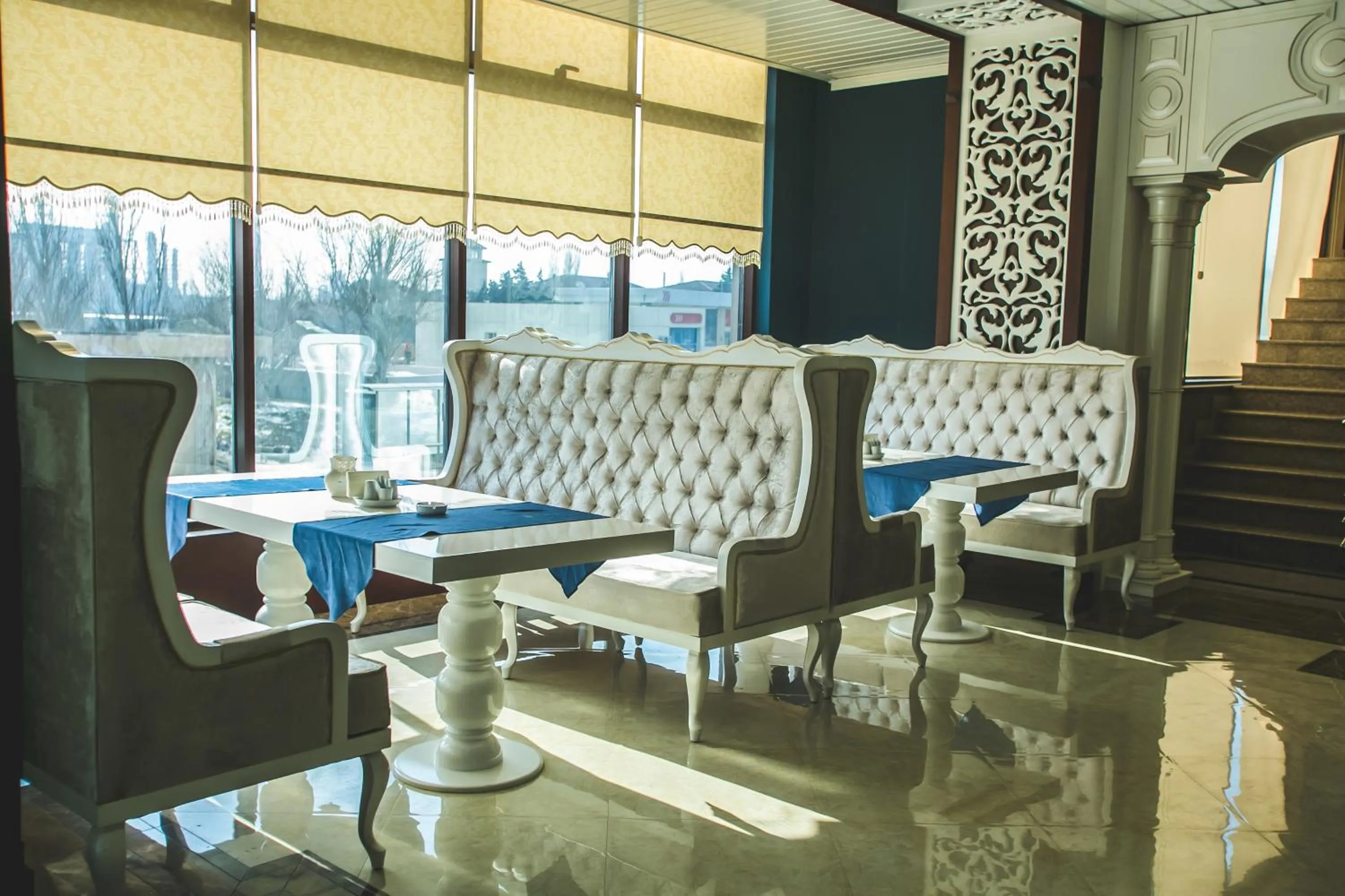 Restaurant/places to eat in Emerald Hotel Baku