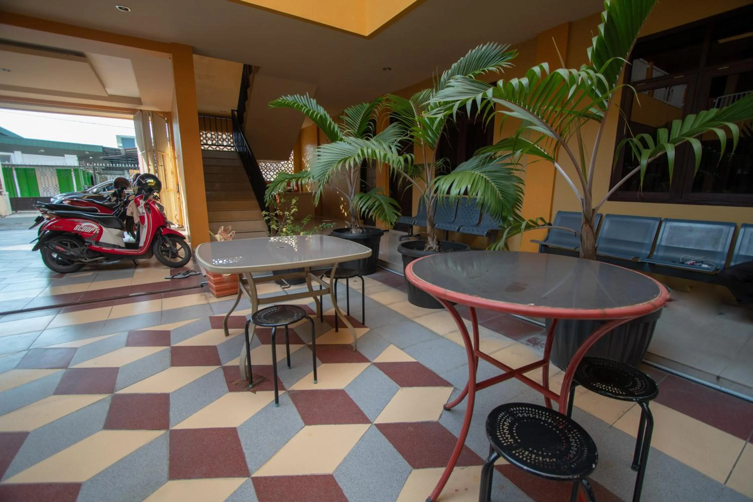 Living room in RedDoorz Syariah @ Jalan Gajah Mada Meulaboh