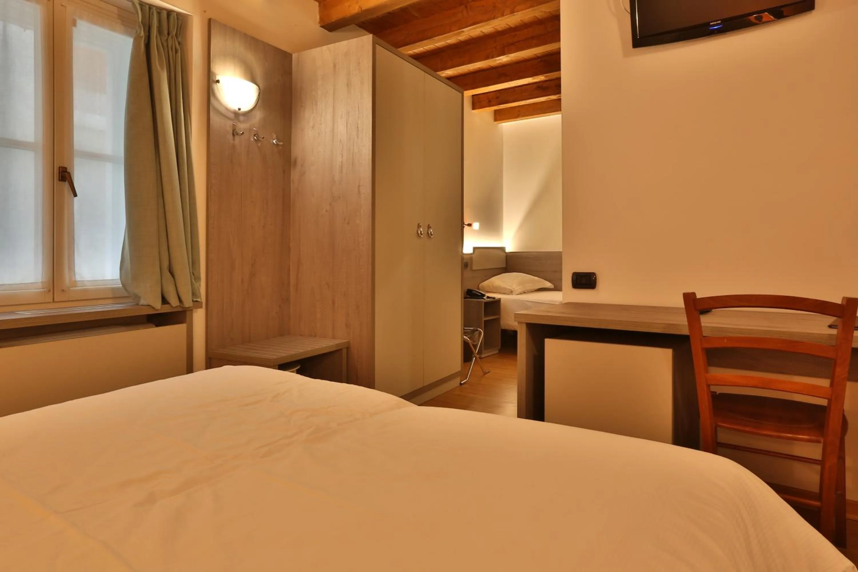 Bed in Hotel James Joyce