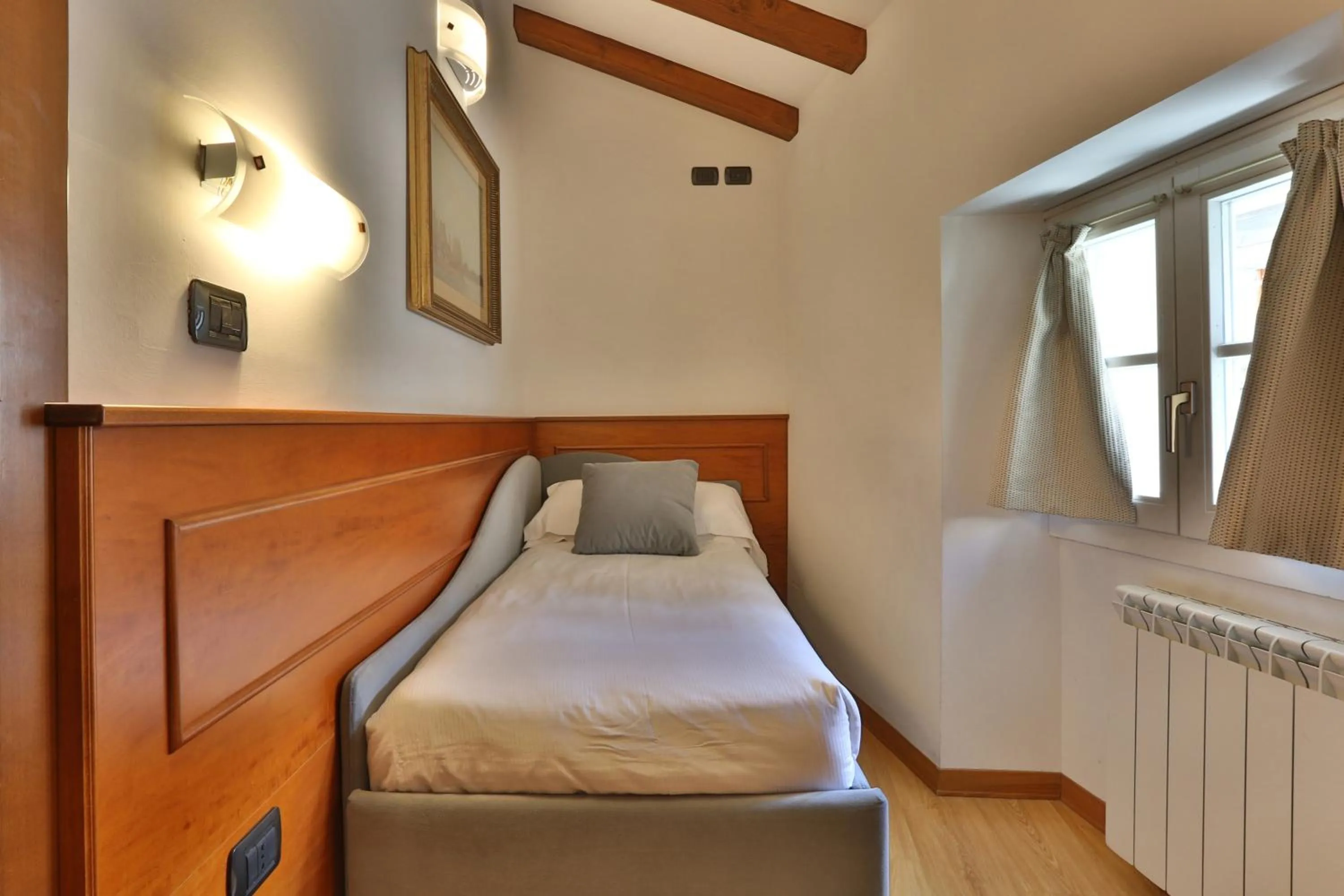 Bed in Hotel James Joyce