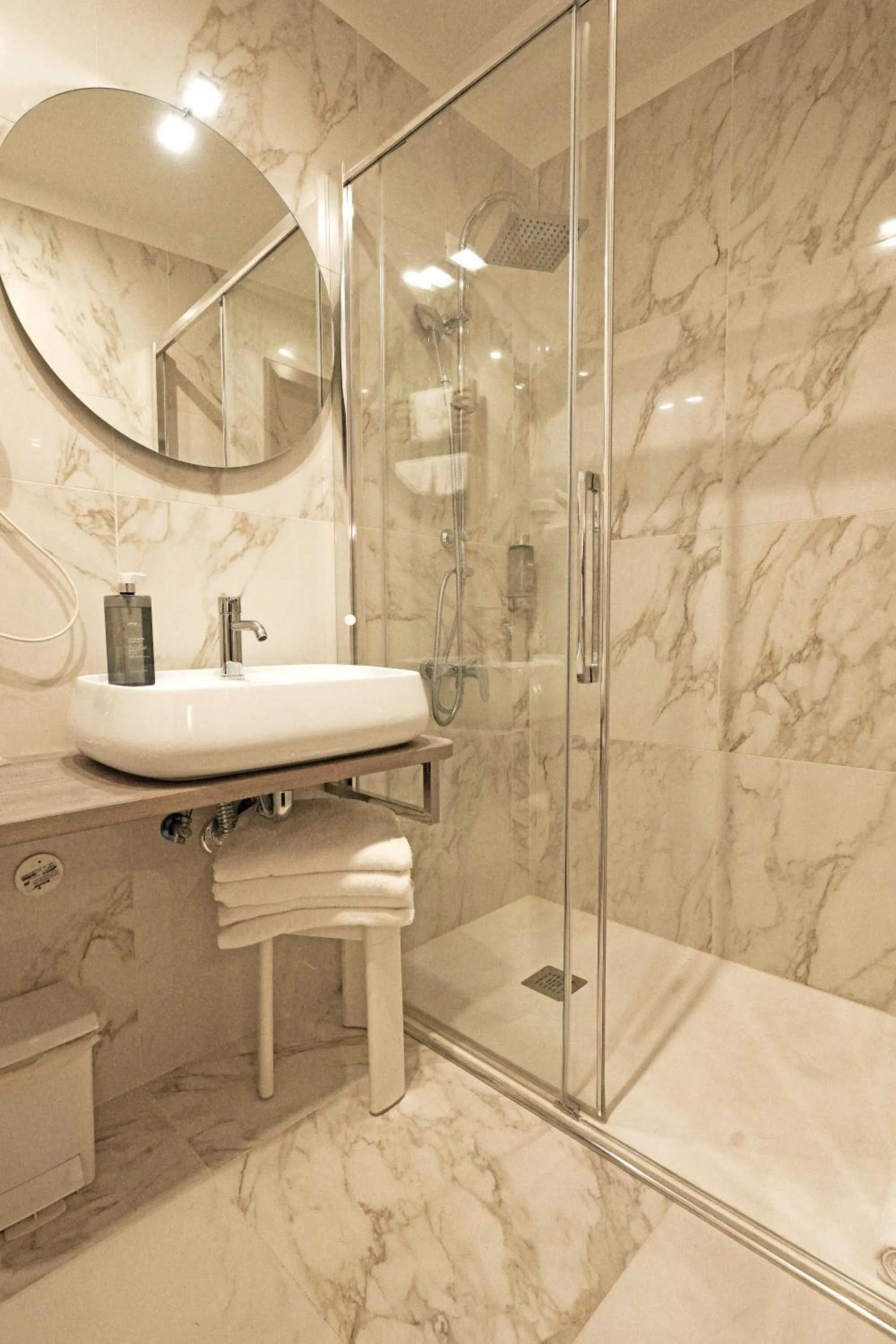 Bathroom in Hotel James Joyce