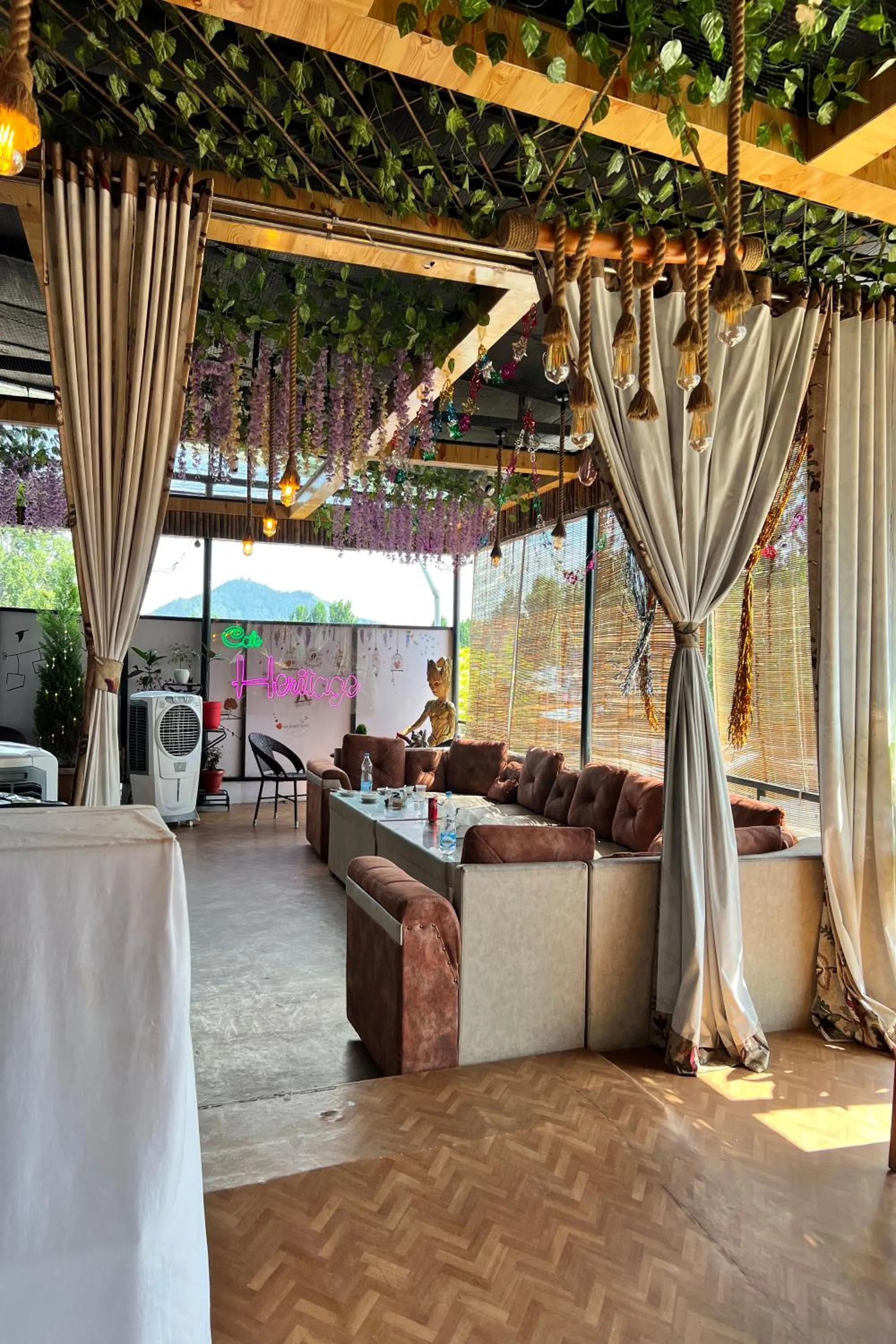 Restaurant/places to eat in Hotel Sultan Residency