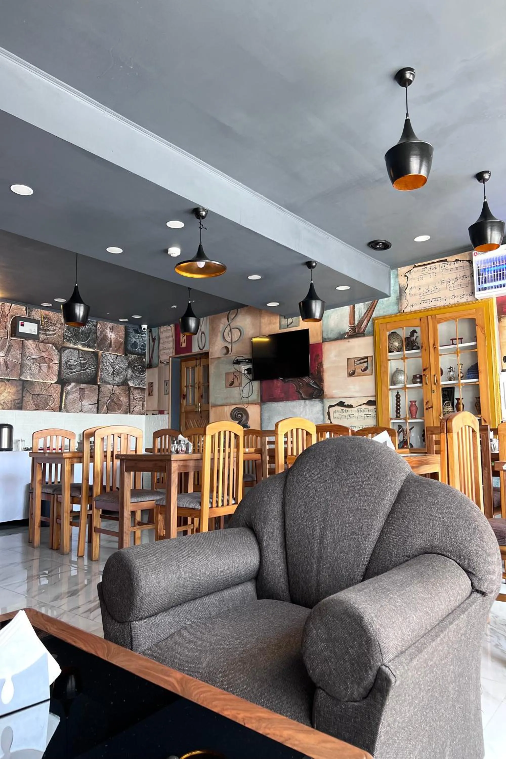 Restaurant/places to eat in Hotel Sultan Residency